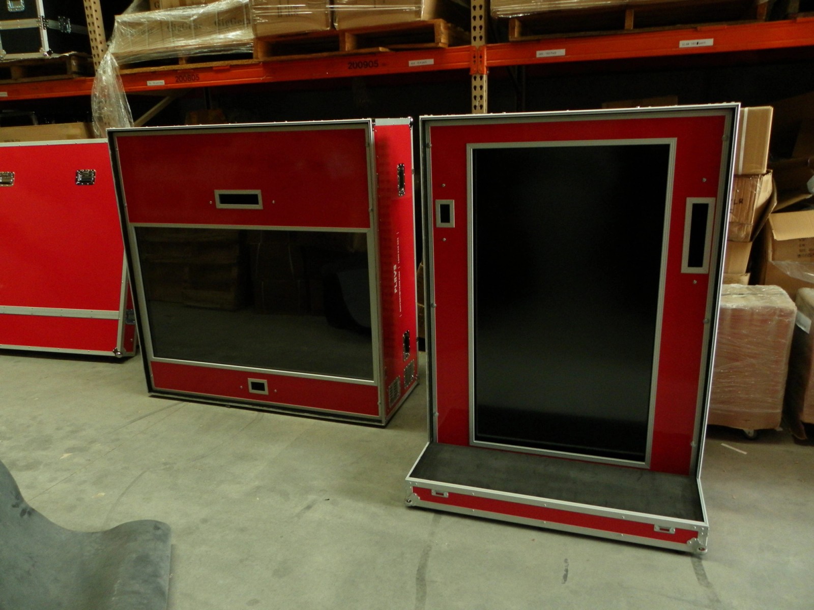 Custom Mounted Screen Road Case With Red Plywood Laminate