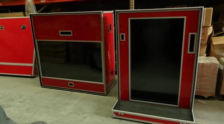 Custom Mounted Screen Road Case With Red Plywood Laminate