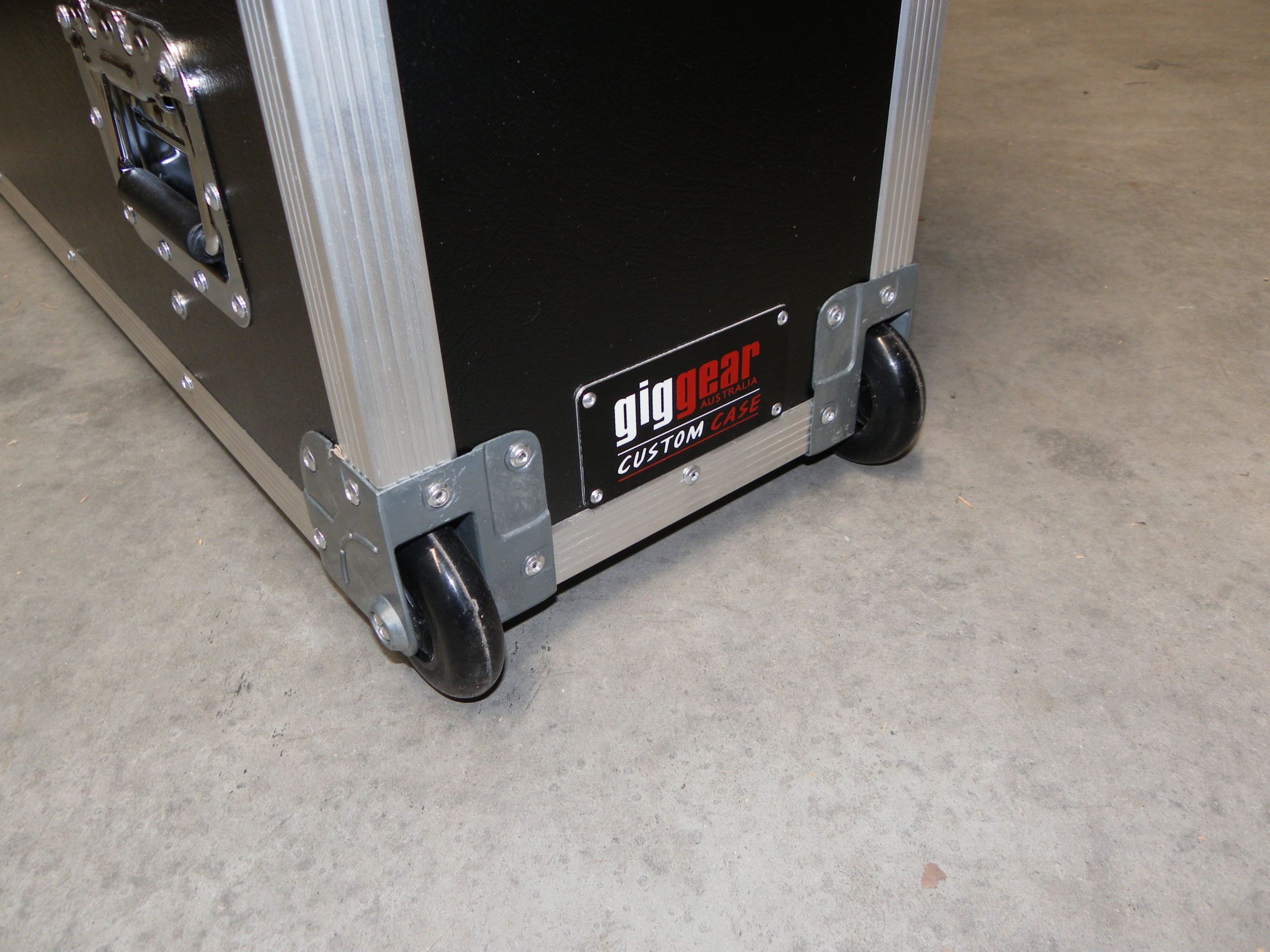 27 inch iMac Custom Road Case (view 2 of 8)