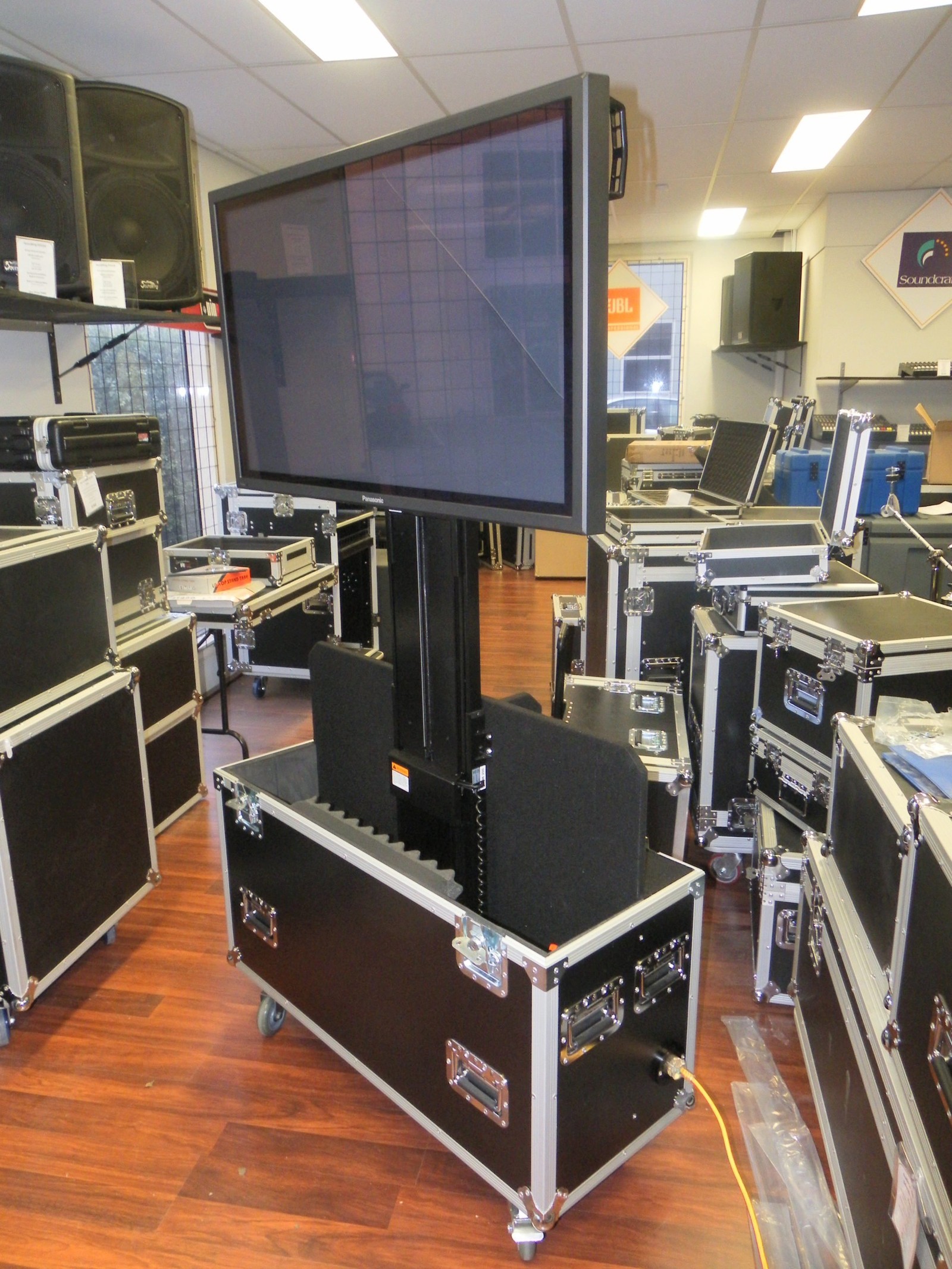 Road Case With Motorised Screen Lift