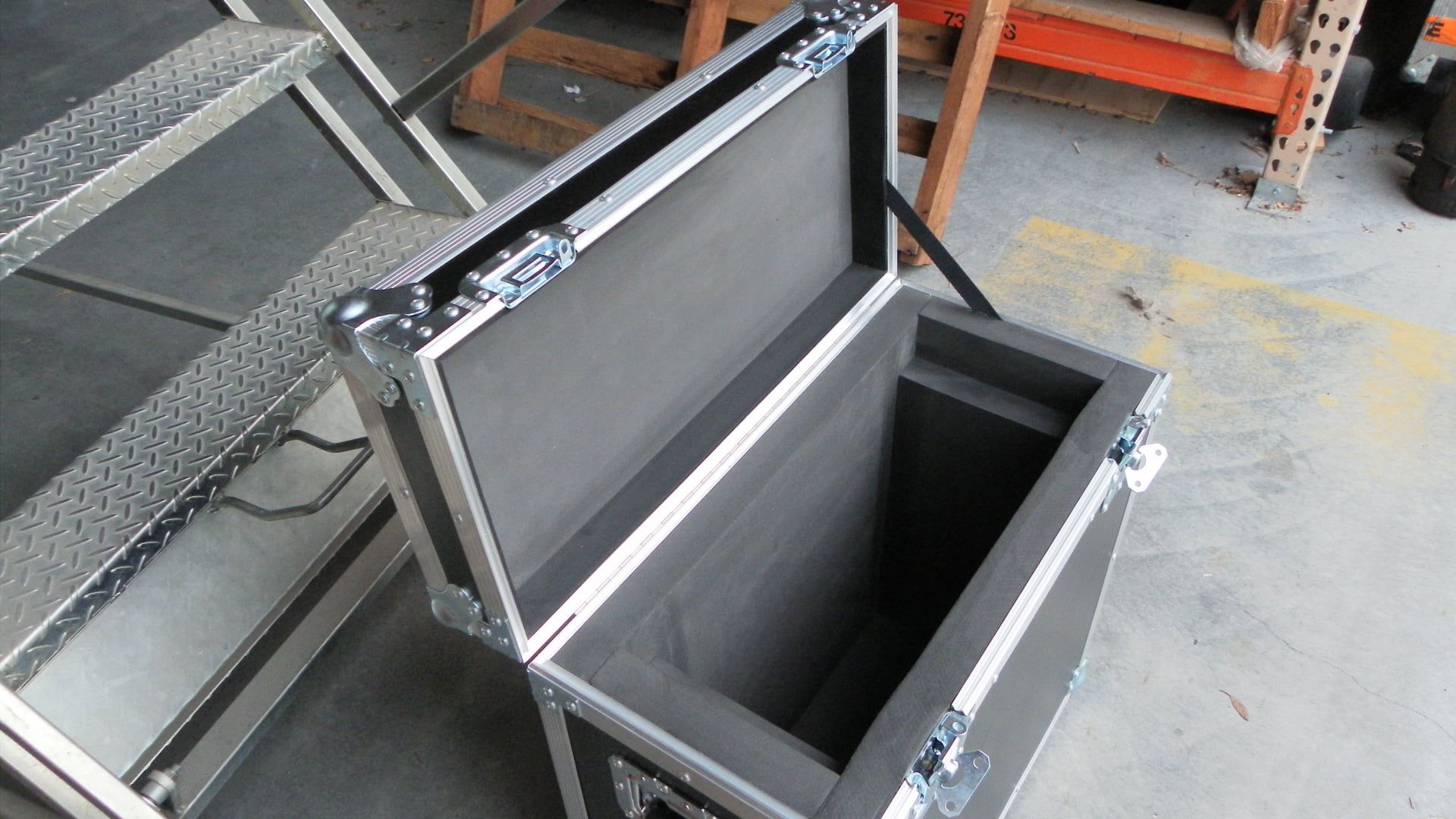 Simple Custom Packer Road Case With Hinged Lid (view 2 of 6)