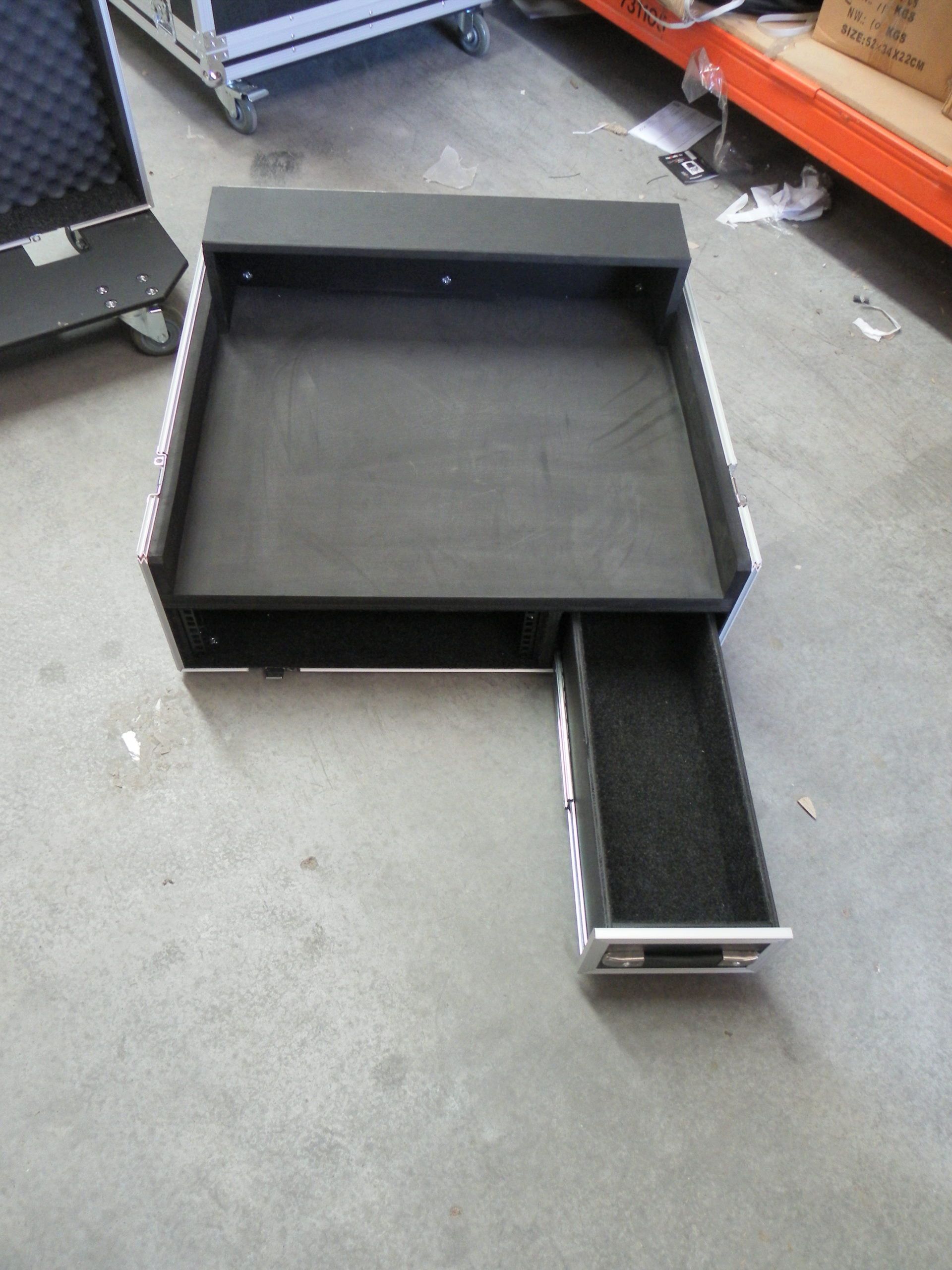 Mixer Console Case with Rack & Racker Underneath Mixer (view 4 of 9)