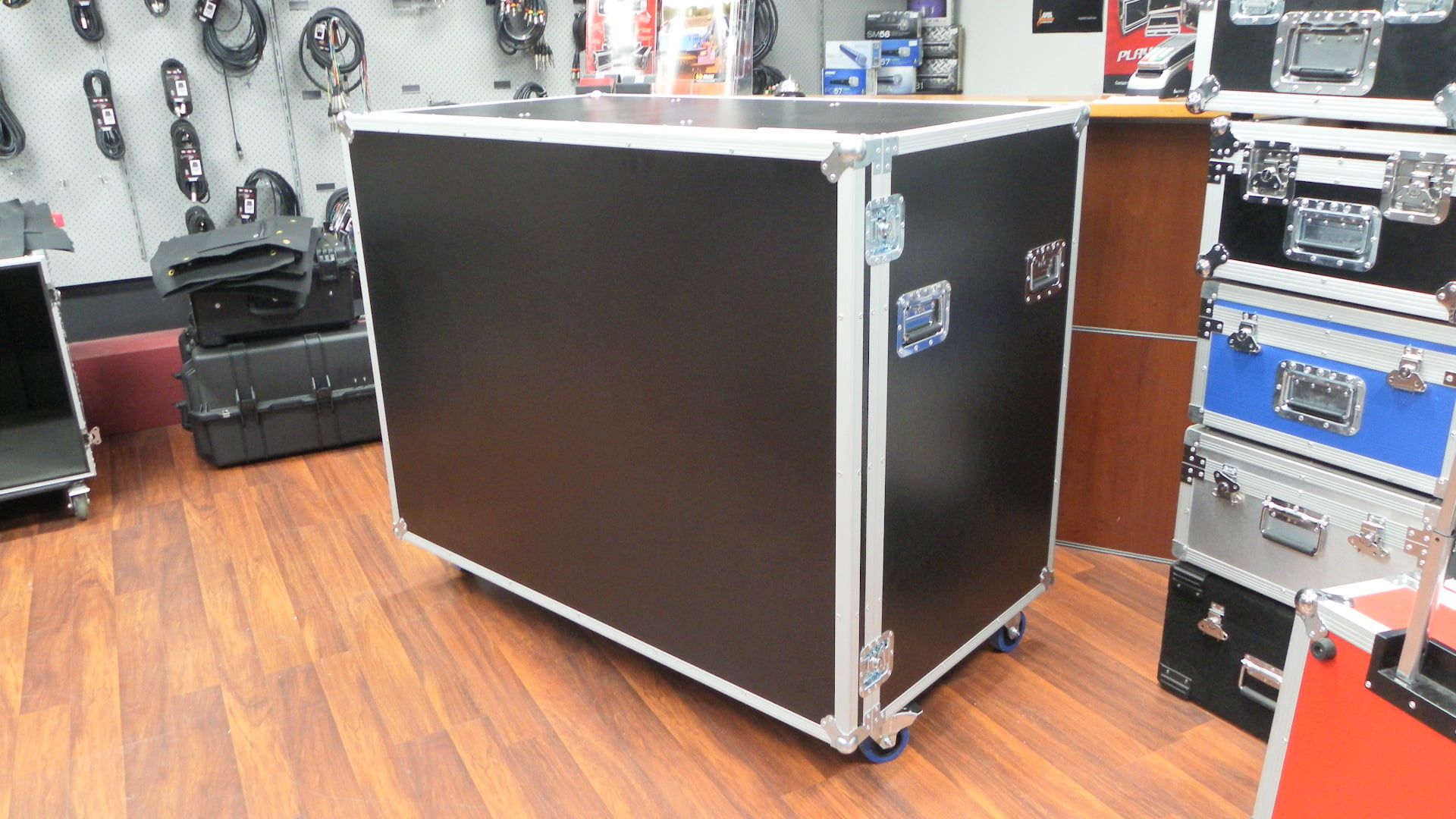 Front Loading Large Packer Case on Wheels With Compartments (view 5 of 5)