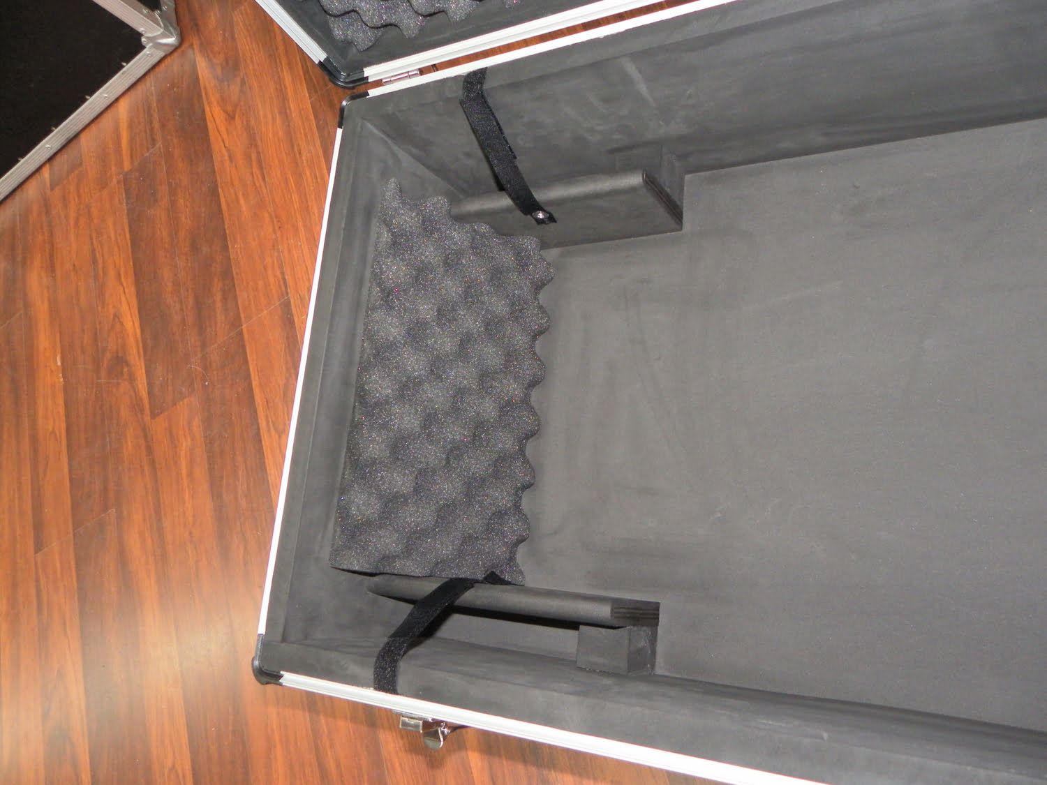 N Style Briefcase With Extendable Handles (view 4 of 4)