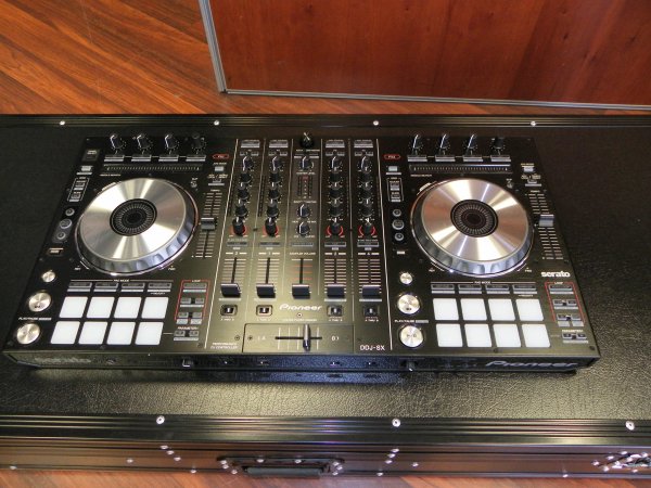 Custom Black Road Case For DJ Turntables With Black Hardware