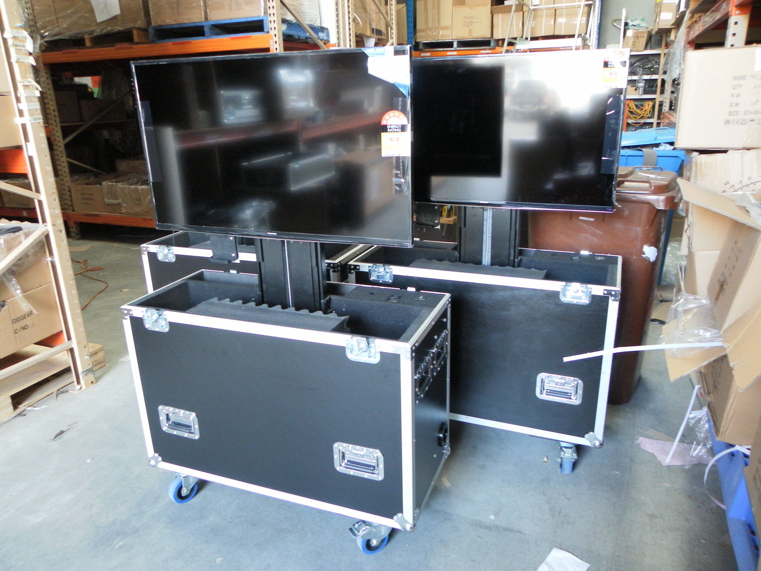 Custom Screen Road Case With Remote Controlled Screen Lift (view 5 of 9)