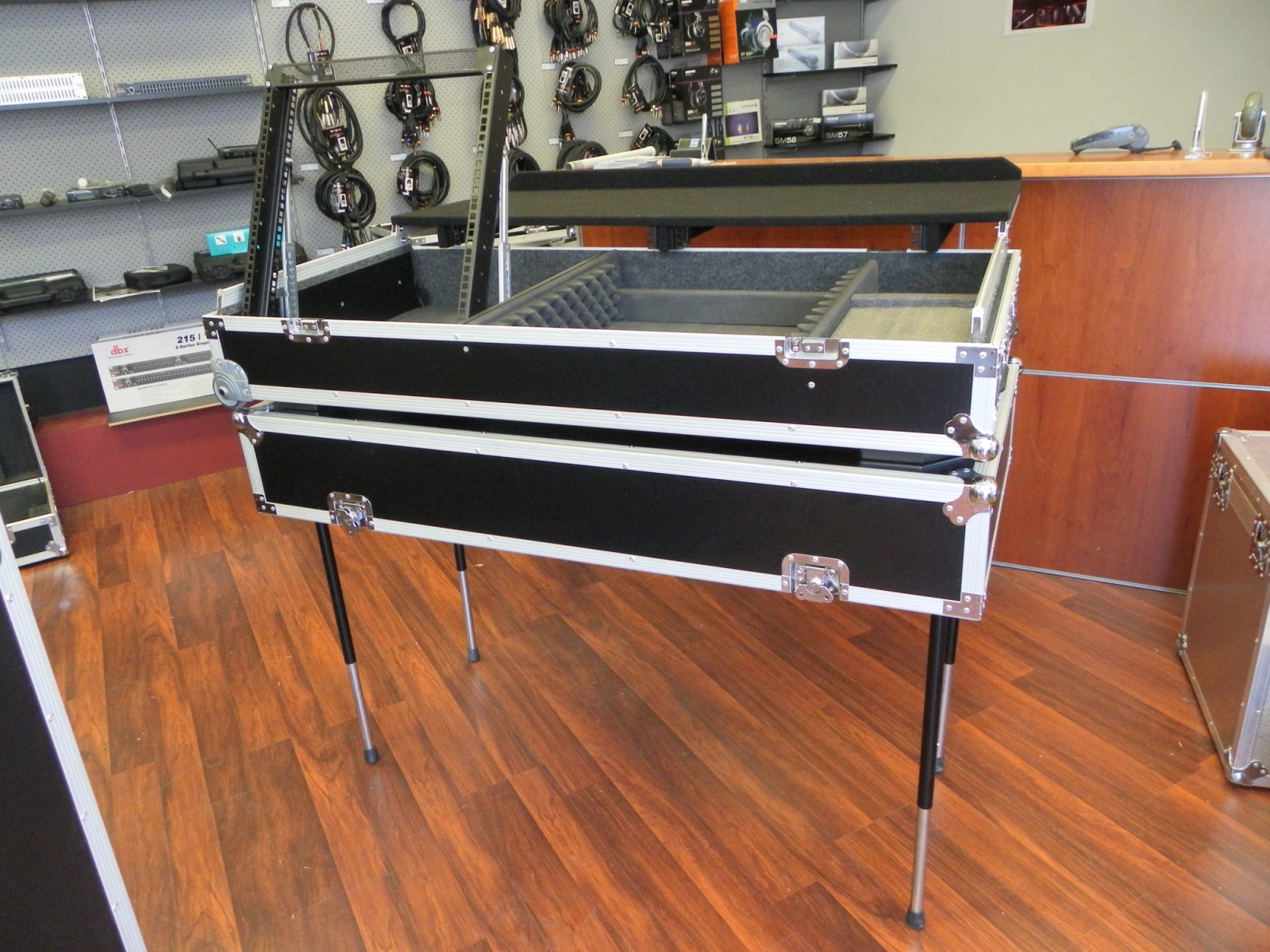 Custom Mixer Workstation Road Case With Adjustable Slanted Rack Strip