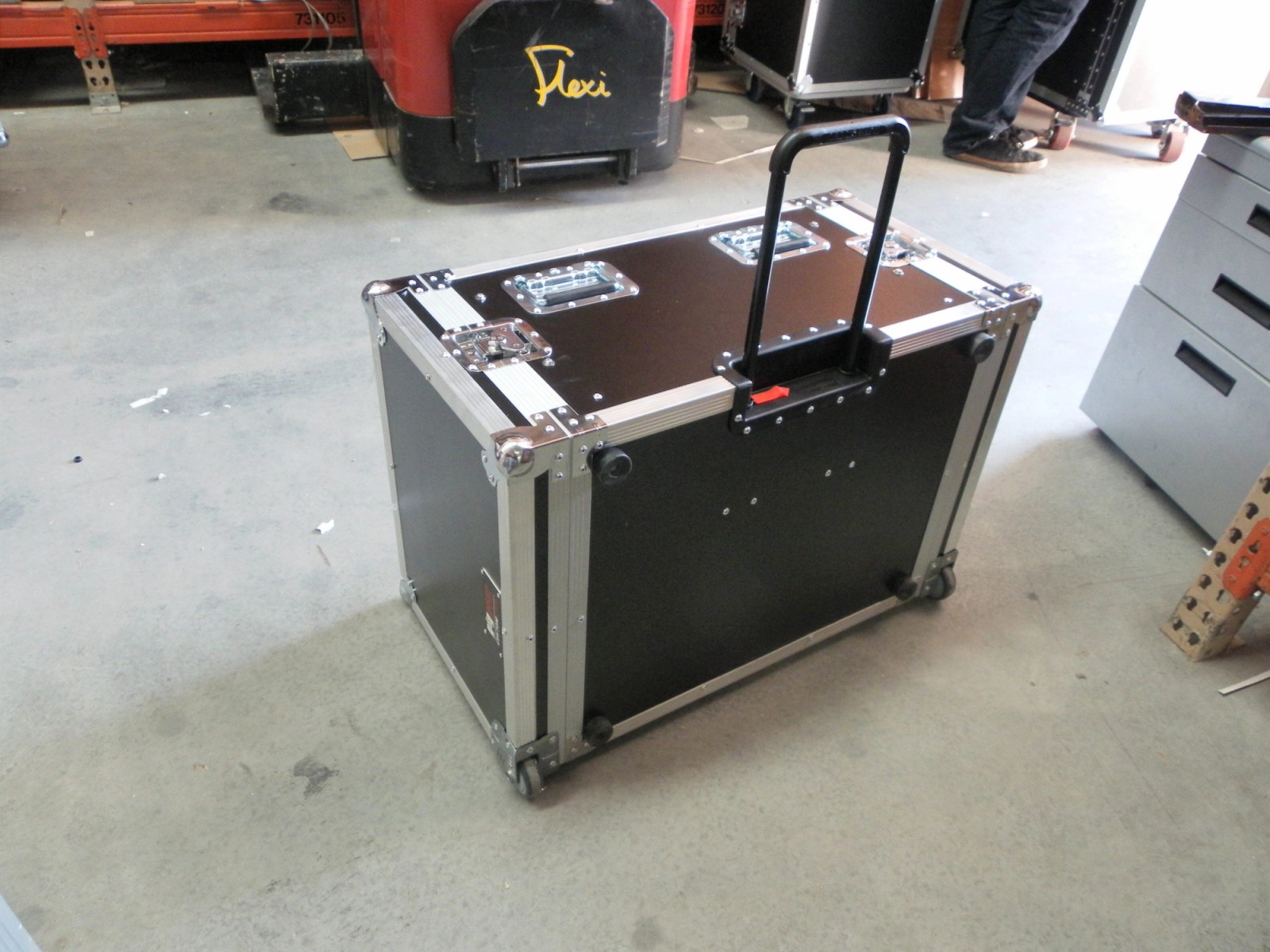 Custom Made Rolling Rack Case With Extendable Handles and Corner Castors