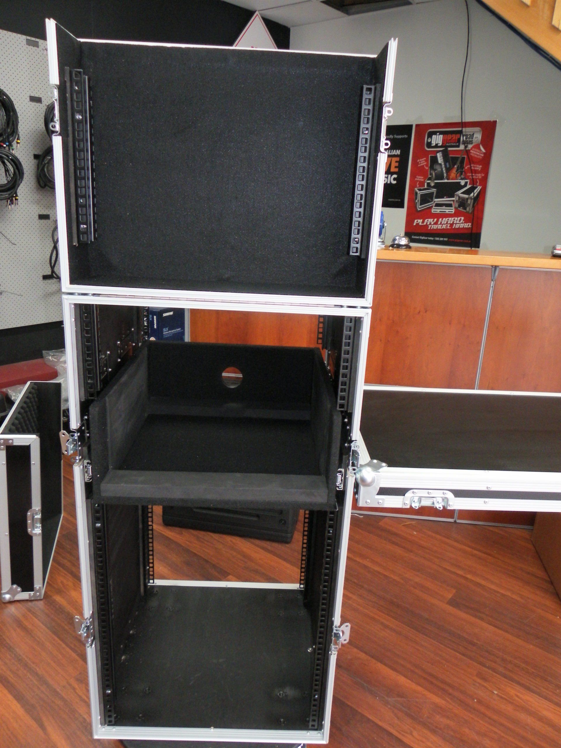Mixer Rack Workstation Case With Foldout Tressle (view 2 of 7)