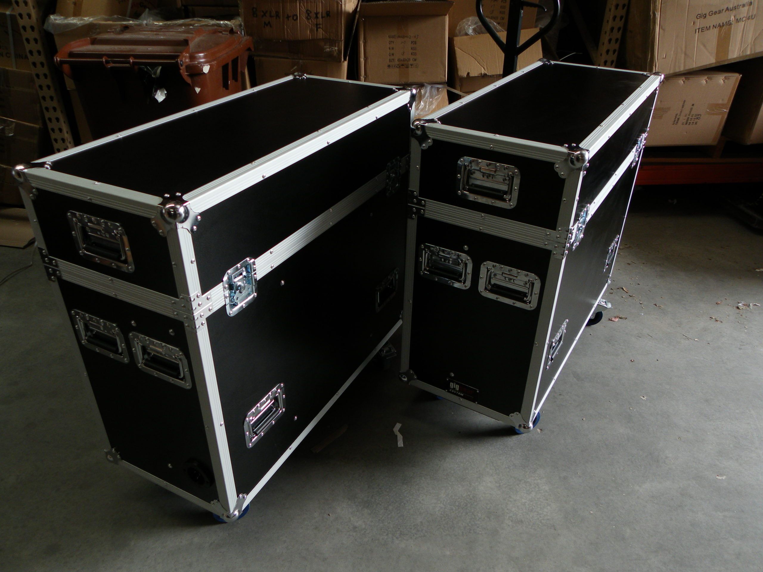 Custom Screen Road Case With Remote Controlled Screen Lift (view 8 of 9)