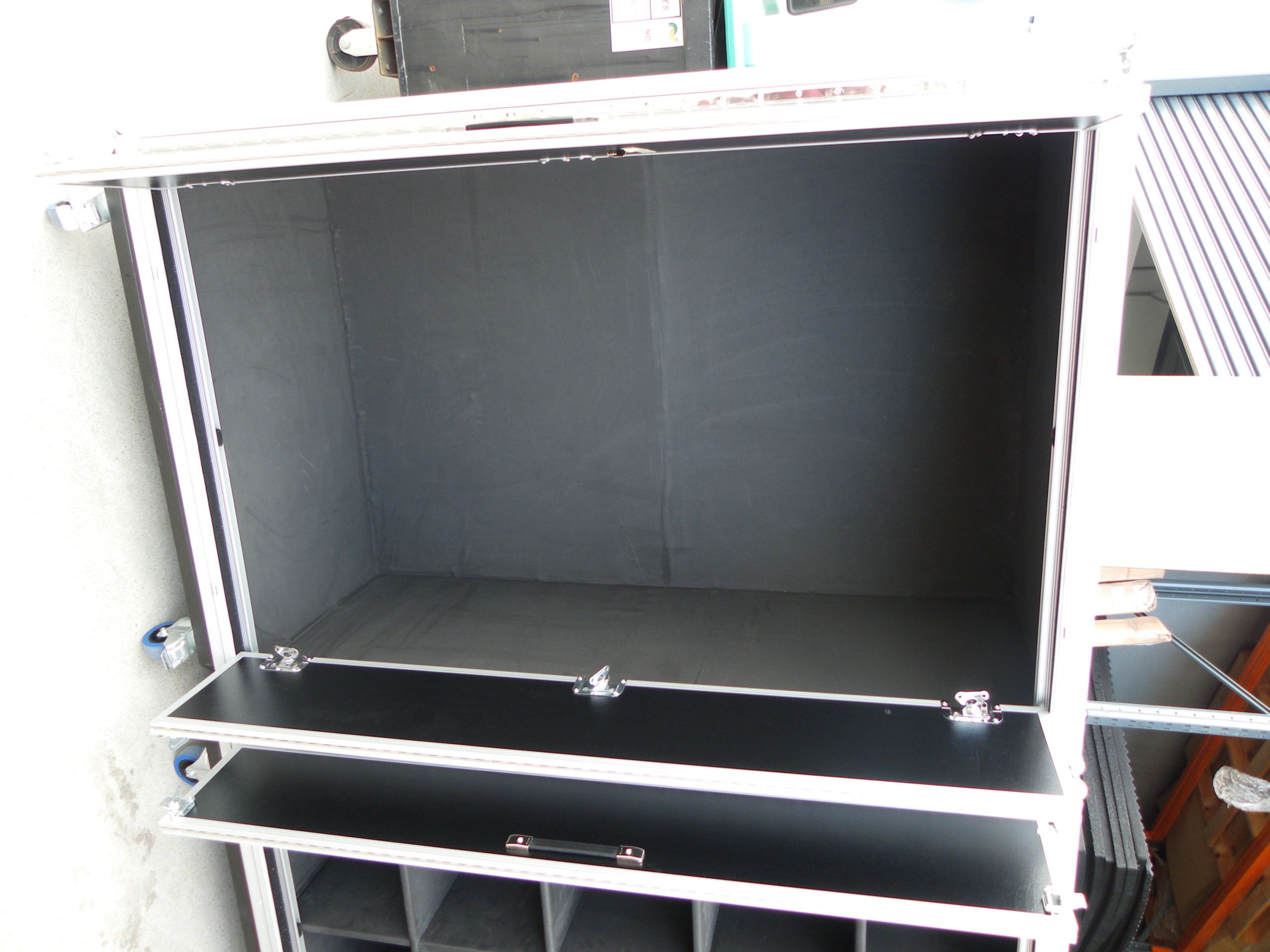Custom Wardrobe Garment Road Cases (view 10 of 11)