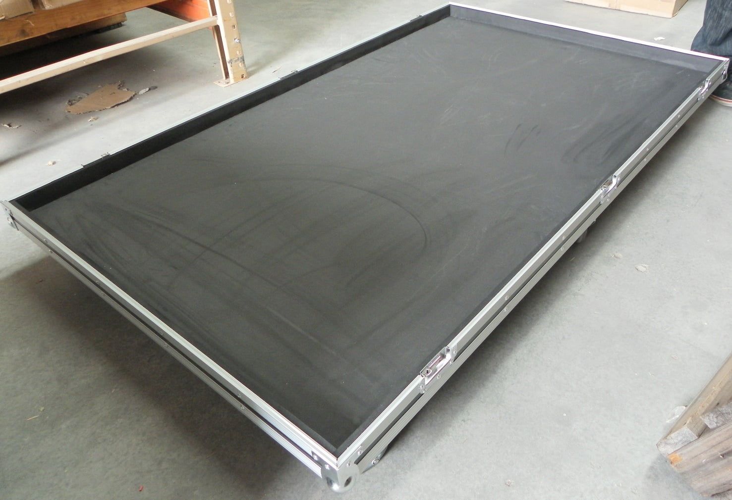 Large lift off lid packer on 6 wheels (view 5 of 5)