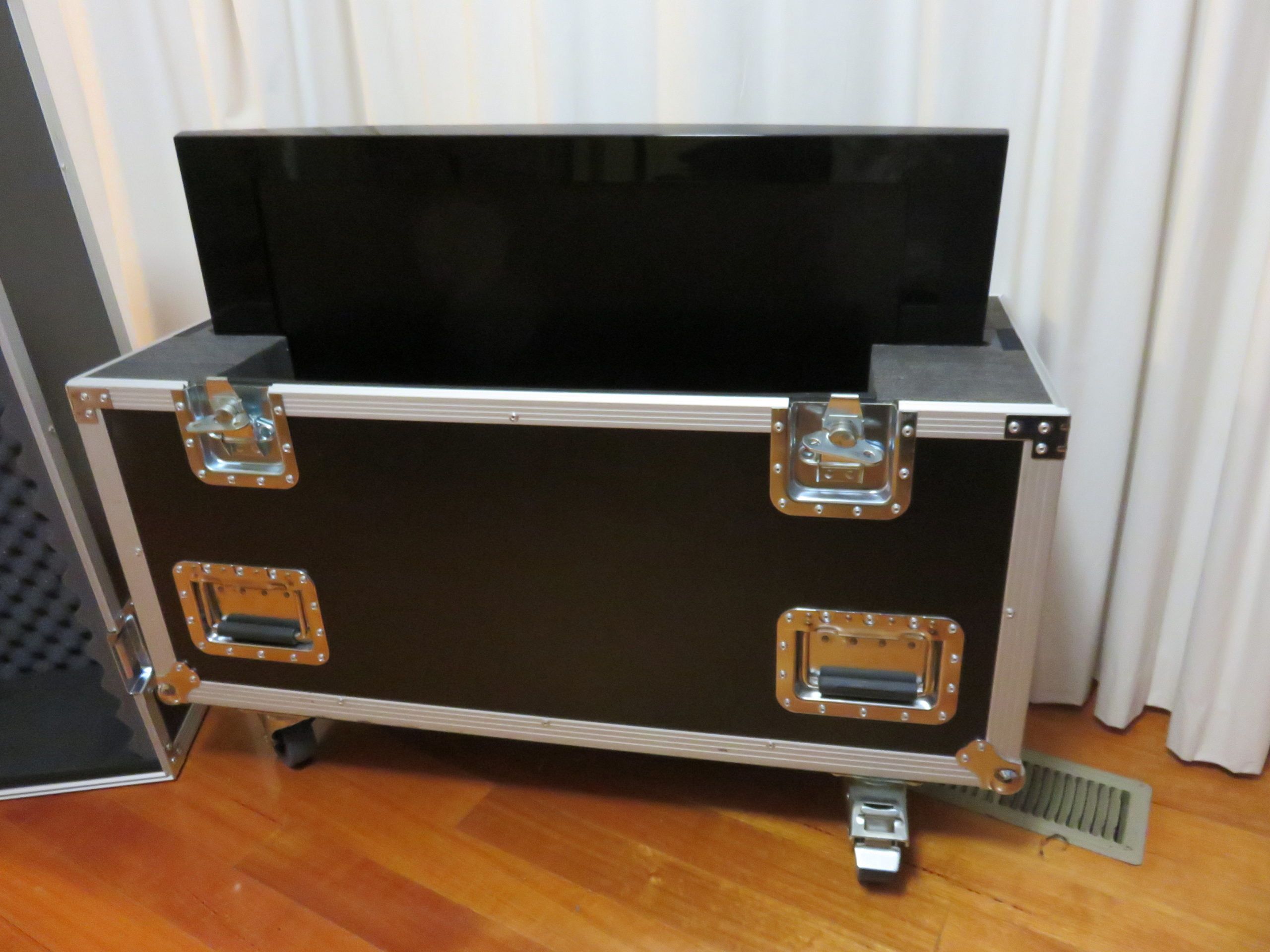 Custom Road Case For Samsung Screen (view 6 of 6)
