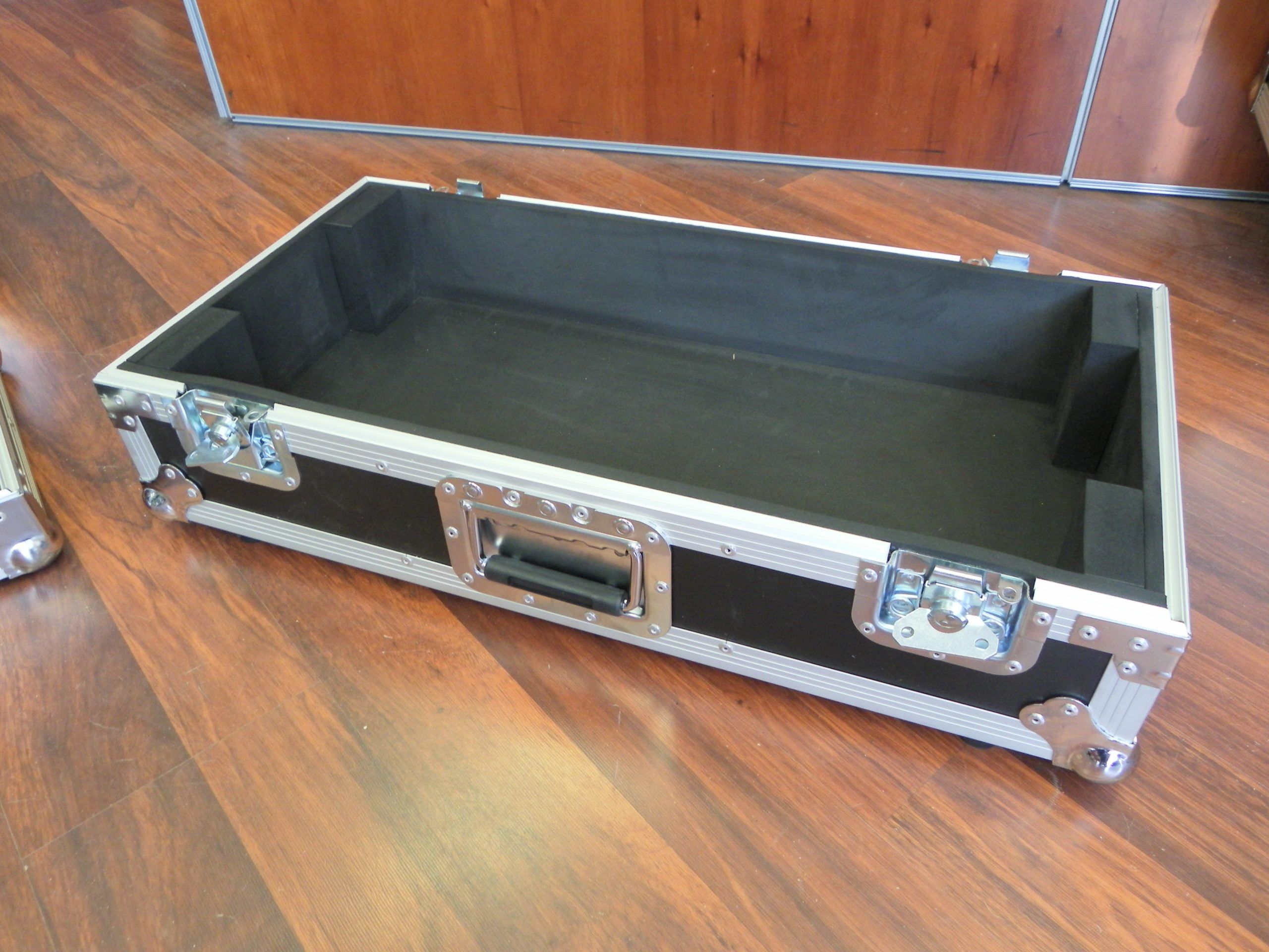 Custom Briefcase Style Packer Road Case (view 5 of 6)