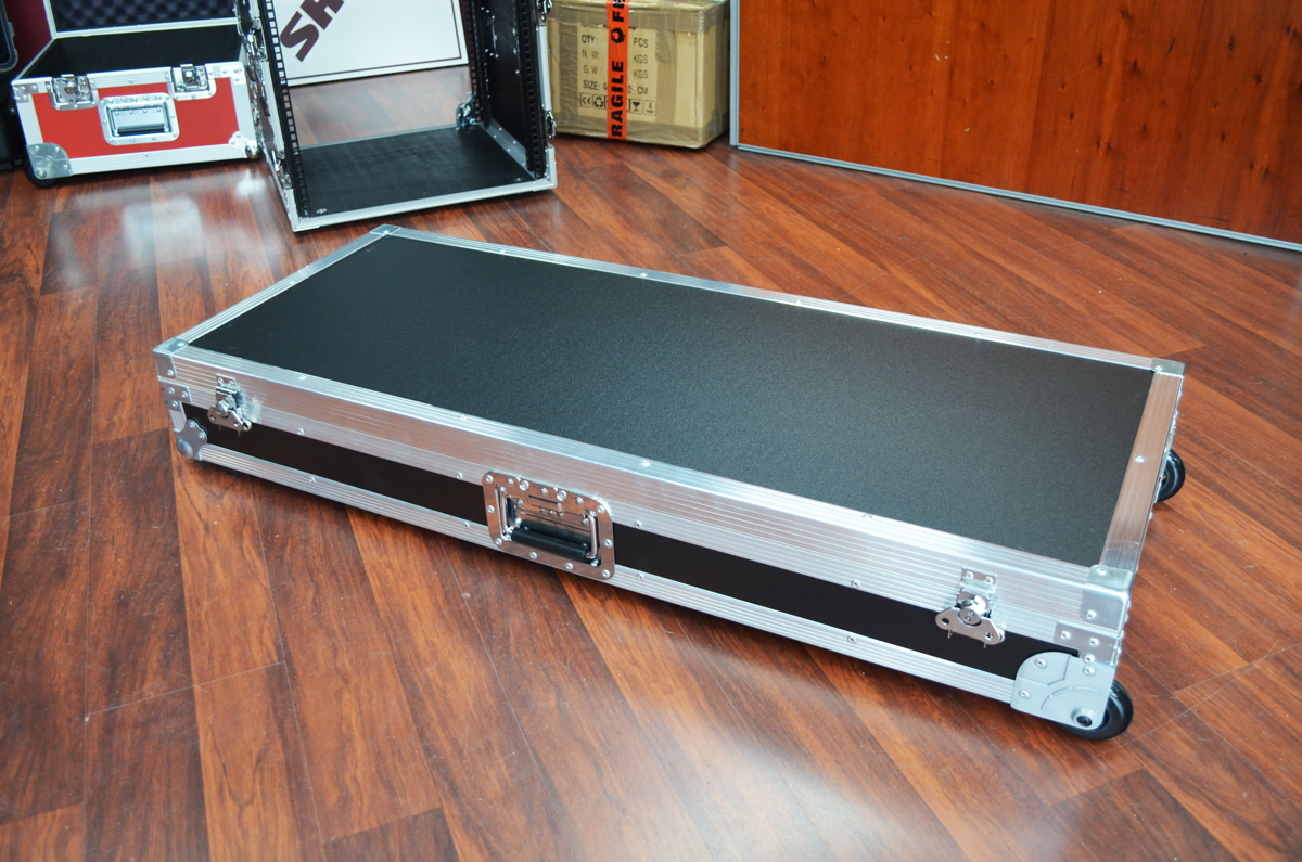 Custom Guitar Case For Les Paul Style Guitar (view 4 of 5)