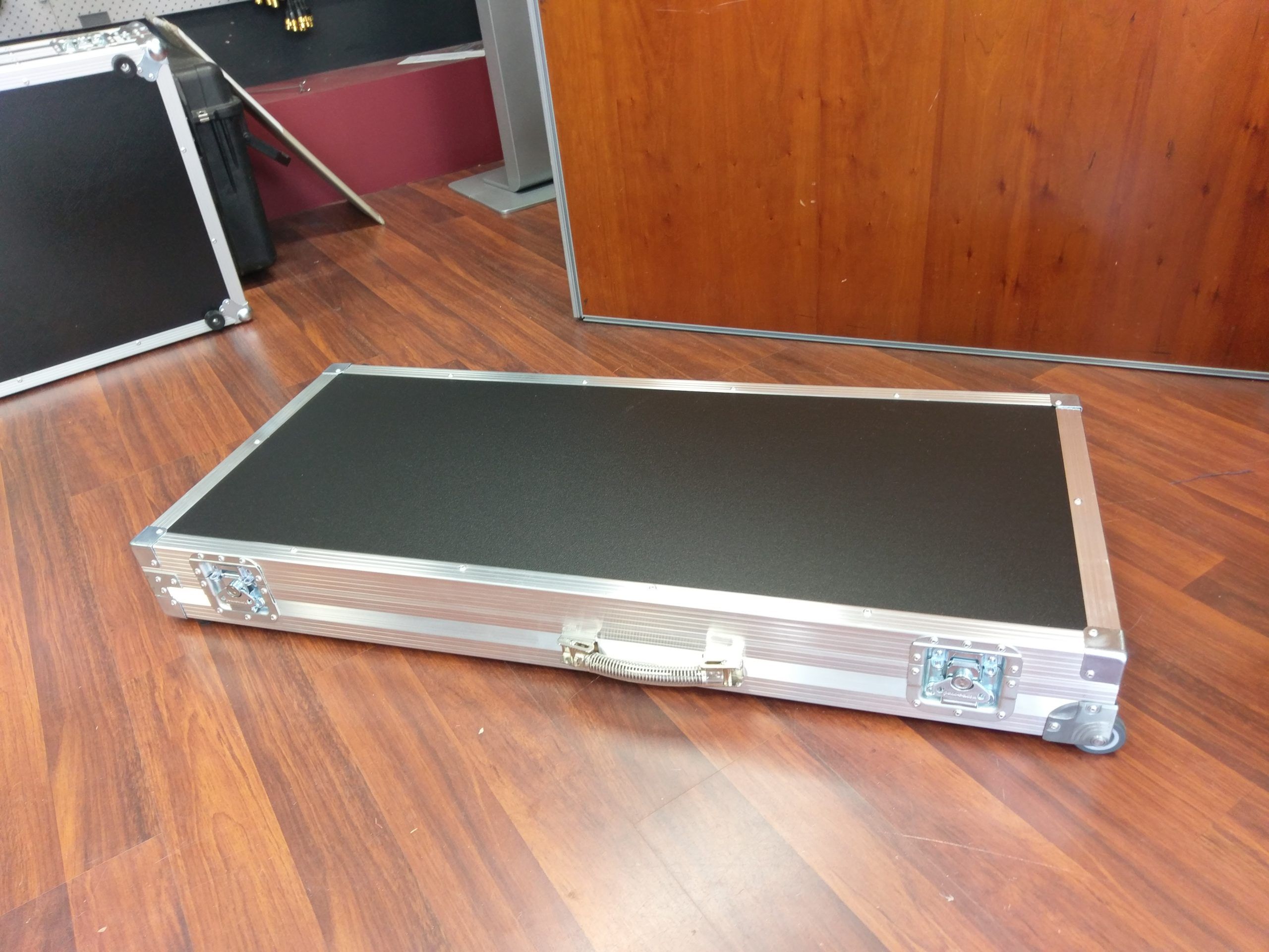Custom Fender Jazzmaster Flightcase With Custom Foam Insert (view 5 of 6)