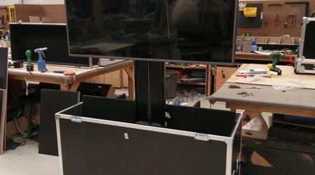 Custom Adjustable Motorised Screen Lift Road Case