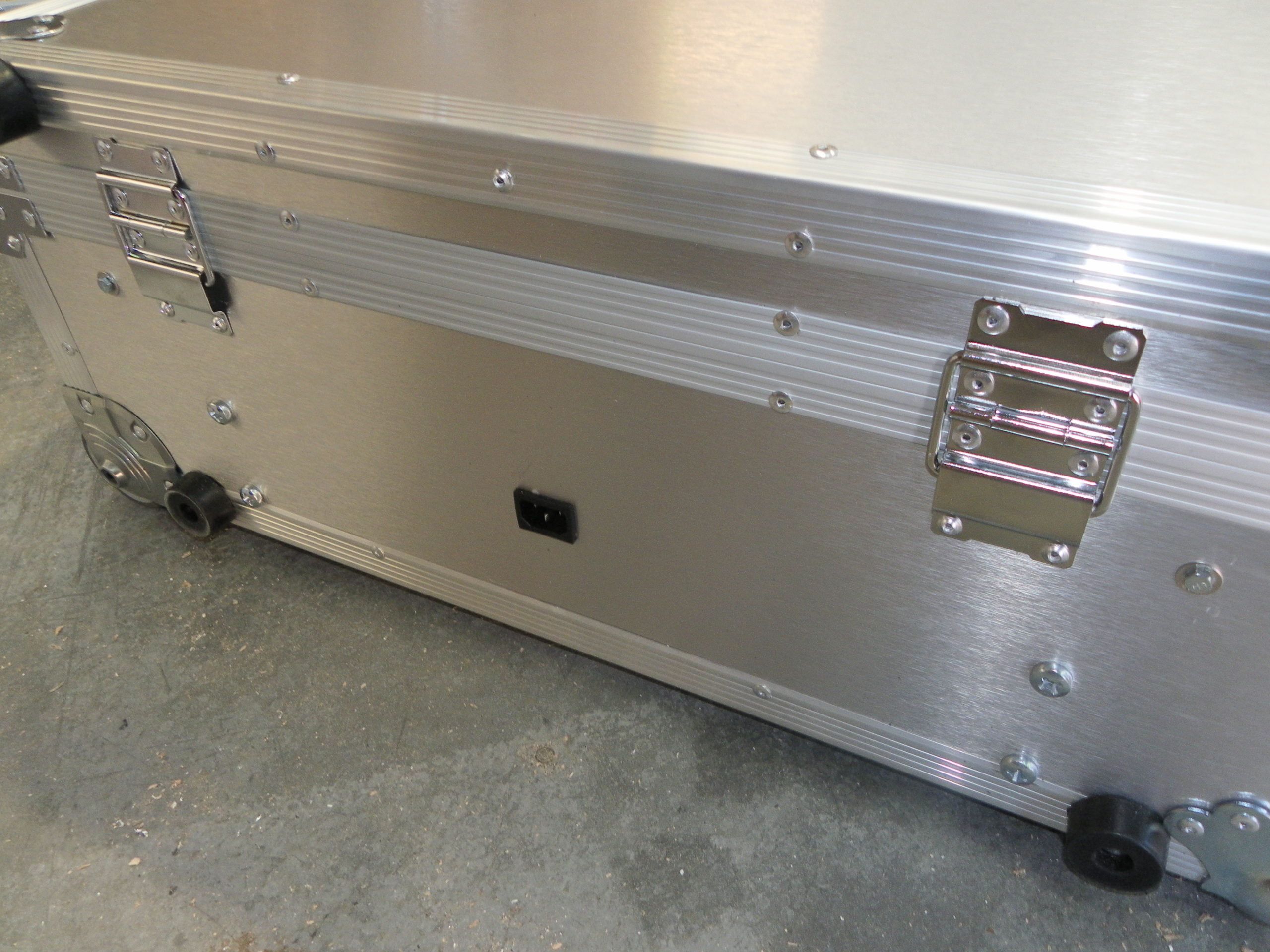 Custom Heavy Duty Aluminium Briefcase With Mounting Panels (view 3 of 7)