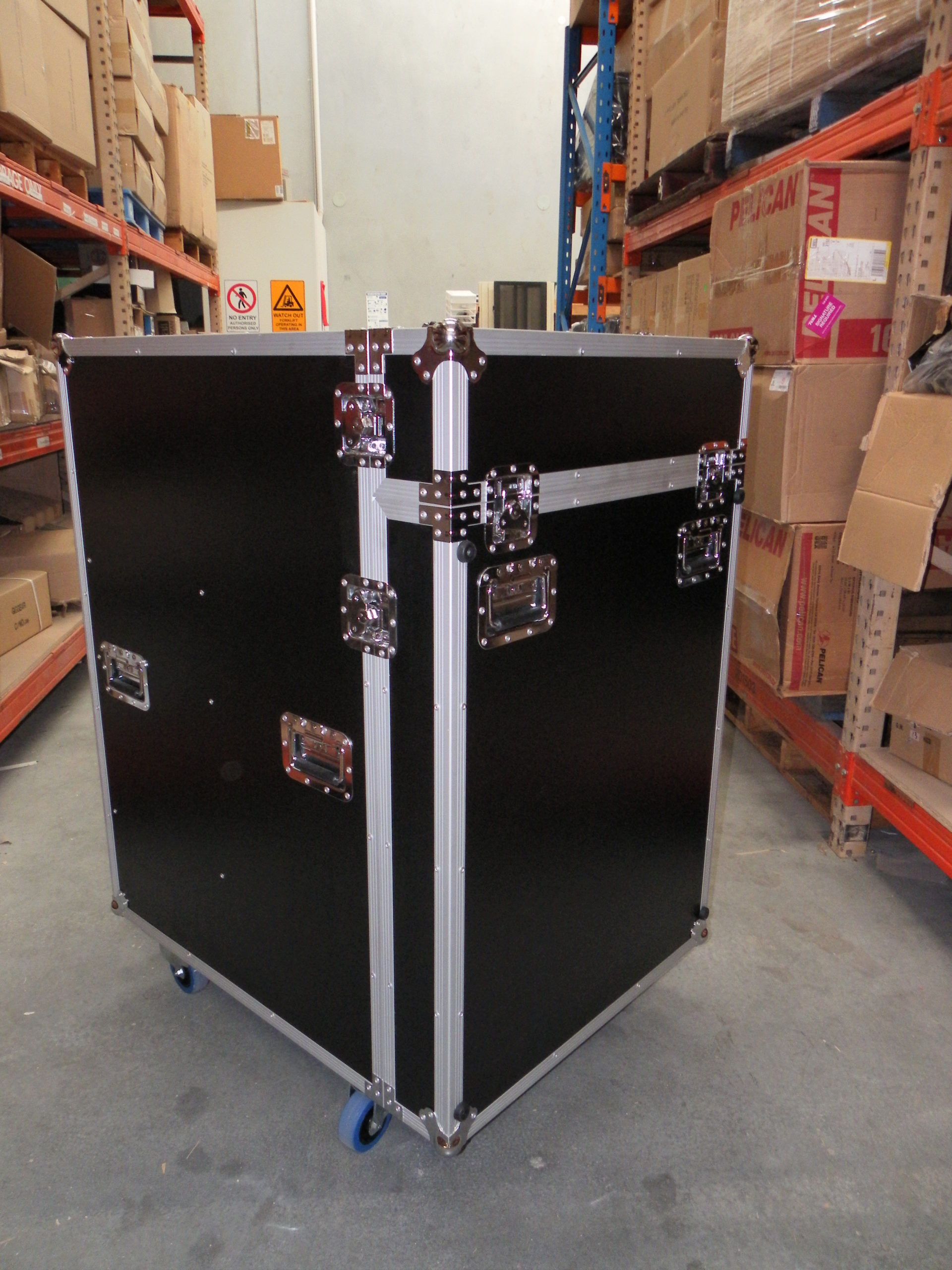 Large Front Loading Packer Case with Internal Shelving (view 2 of 5)
