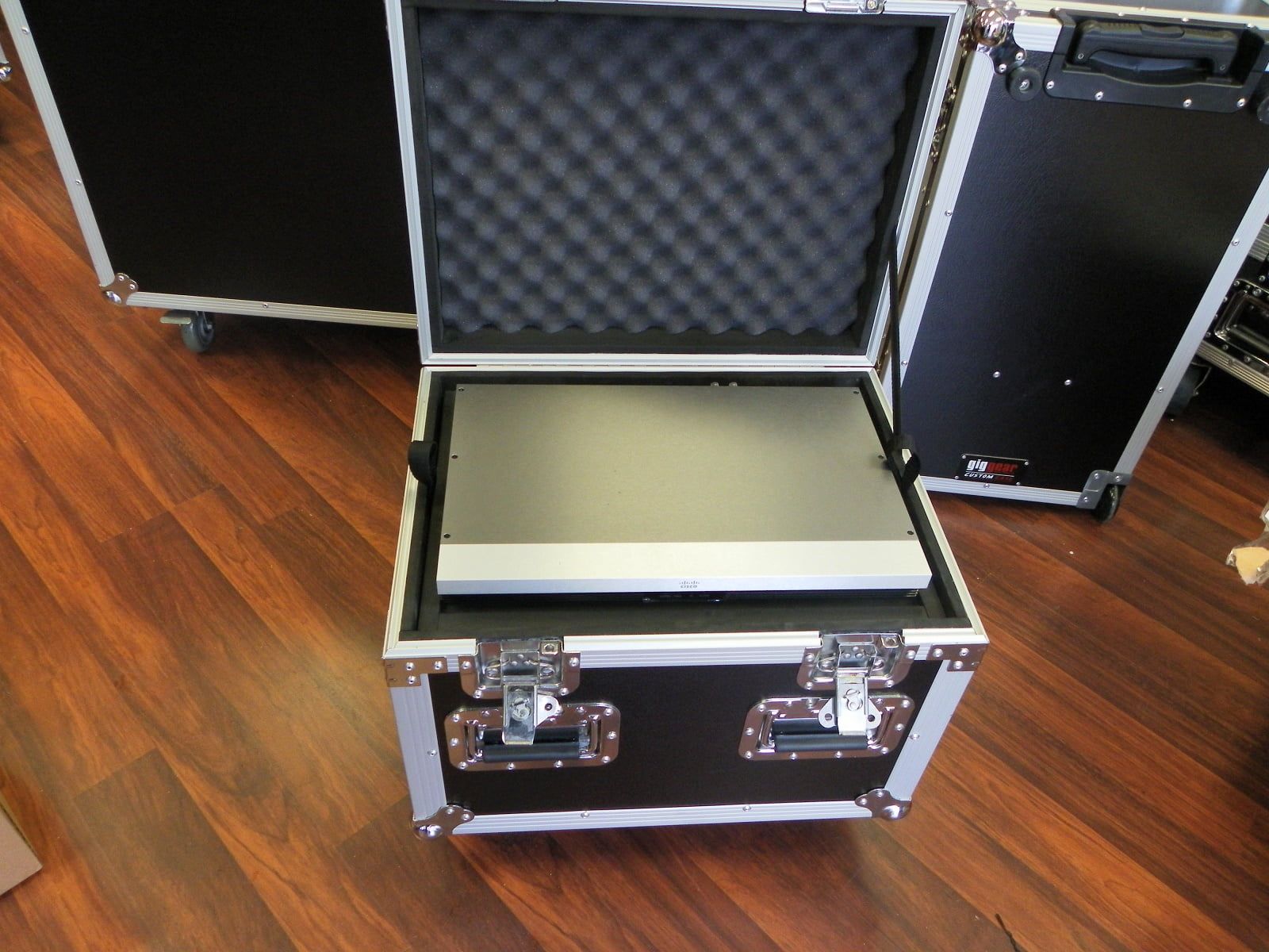 Custom Top Loading Packer Case For IT Equipment (view 4 of 4)