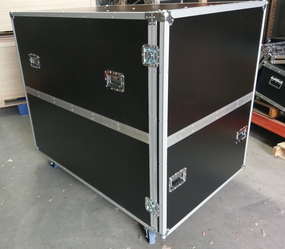 Front Loading Packer Custom Road Case (view 3 of 4)