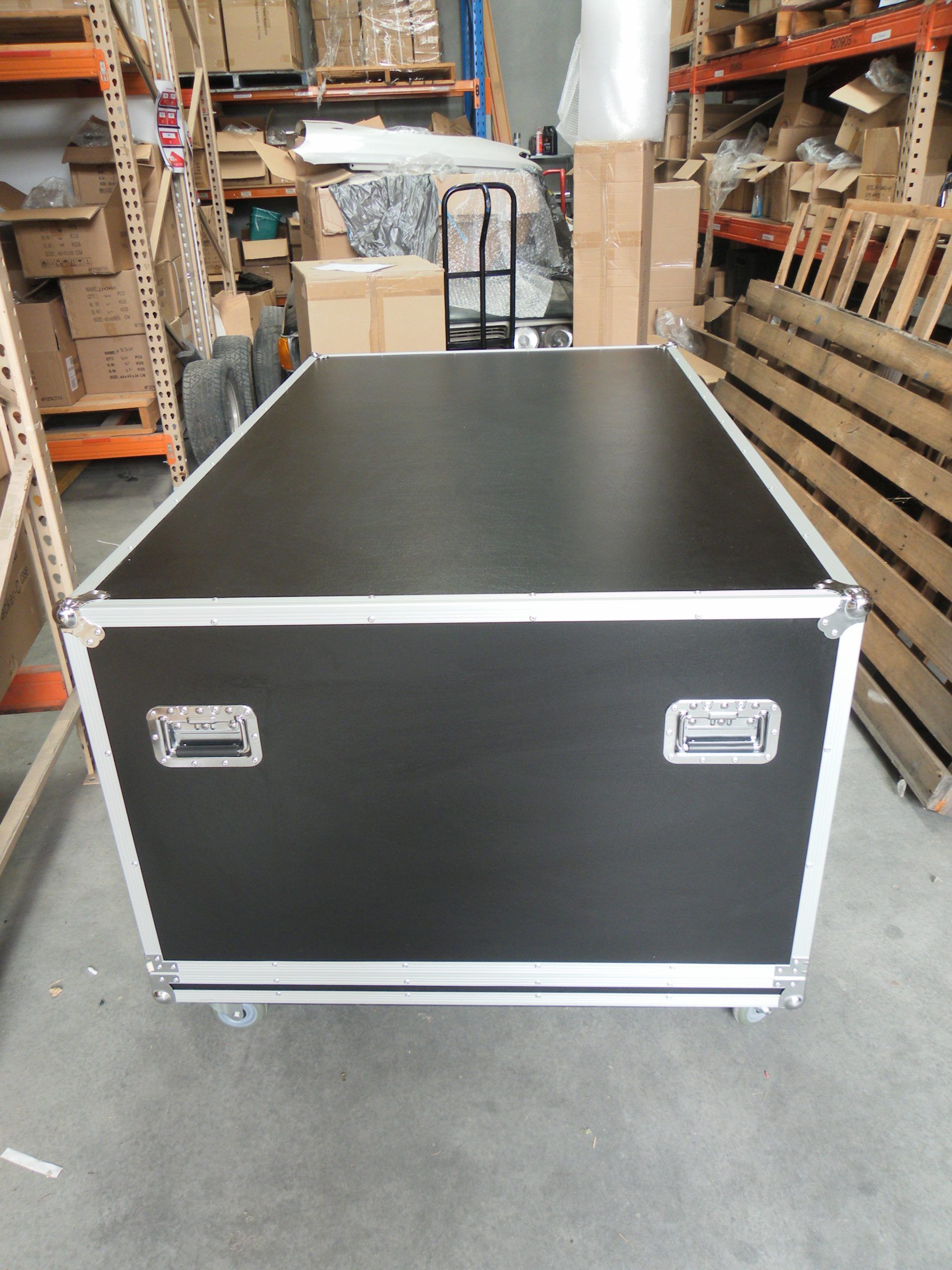 Large lift off lid packer on 6 wheels (view 4 of 5)