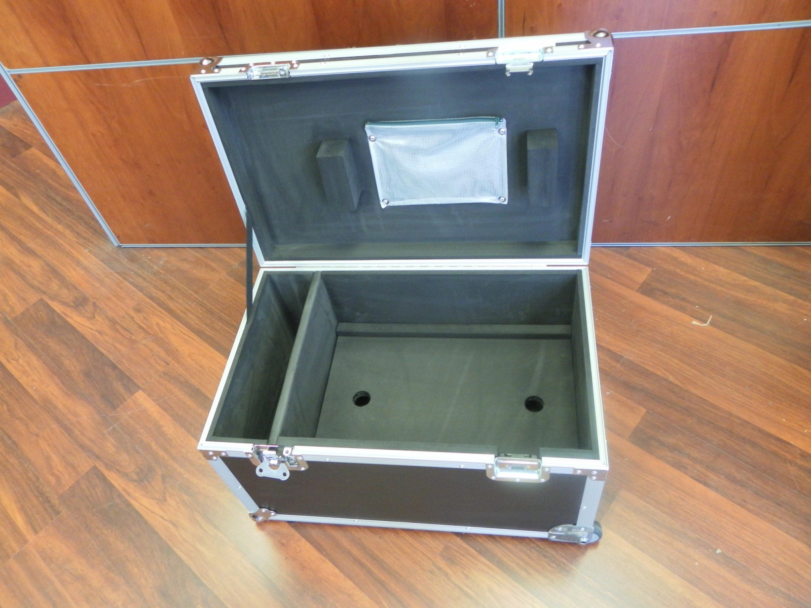 Custom Roller Packer Case With Removable Divider Board