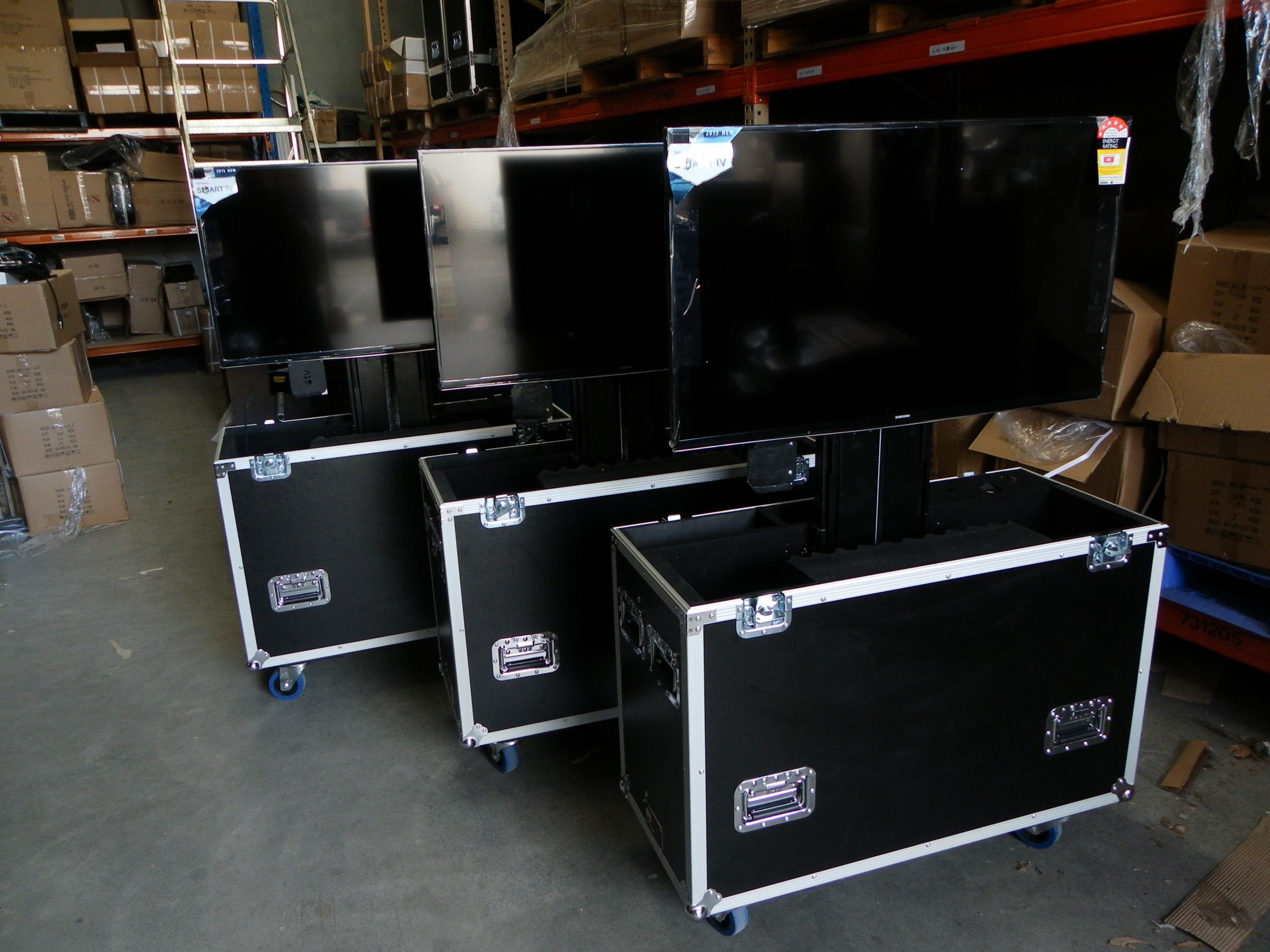 Custom Screen Road Case With Remote Controlled Screen Lift (view 2 of 9)