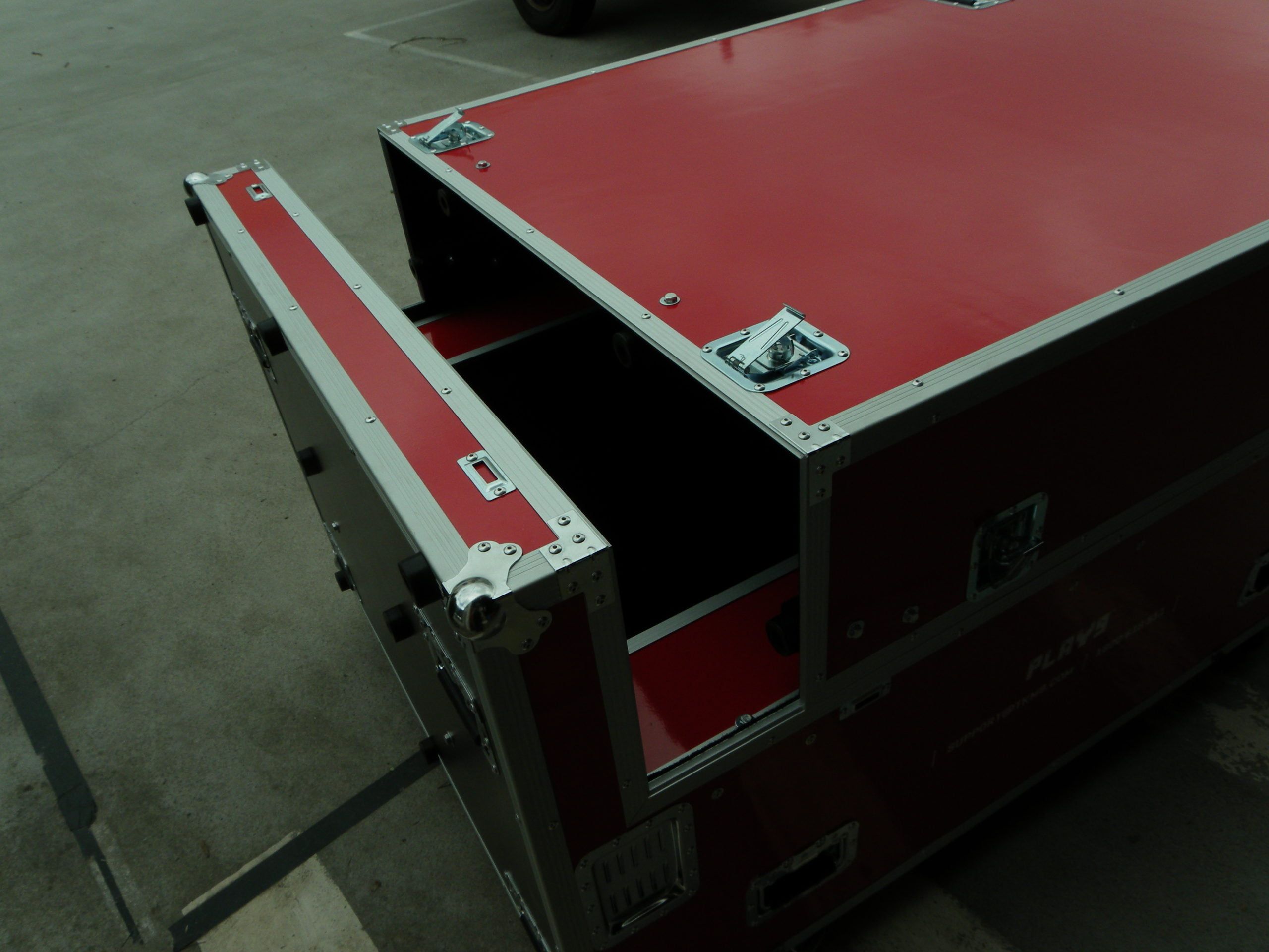 Custom Mounted Screen Road Case With Red Plywood Laminate (view 14 of 15)