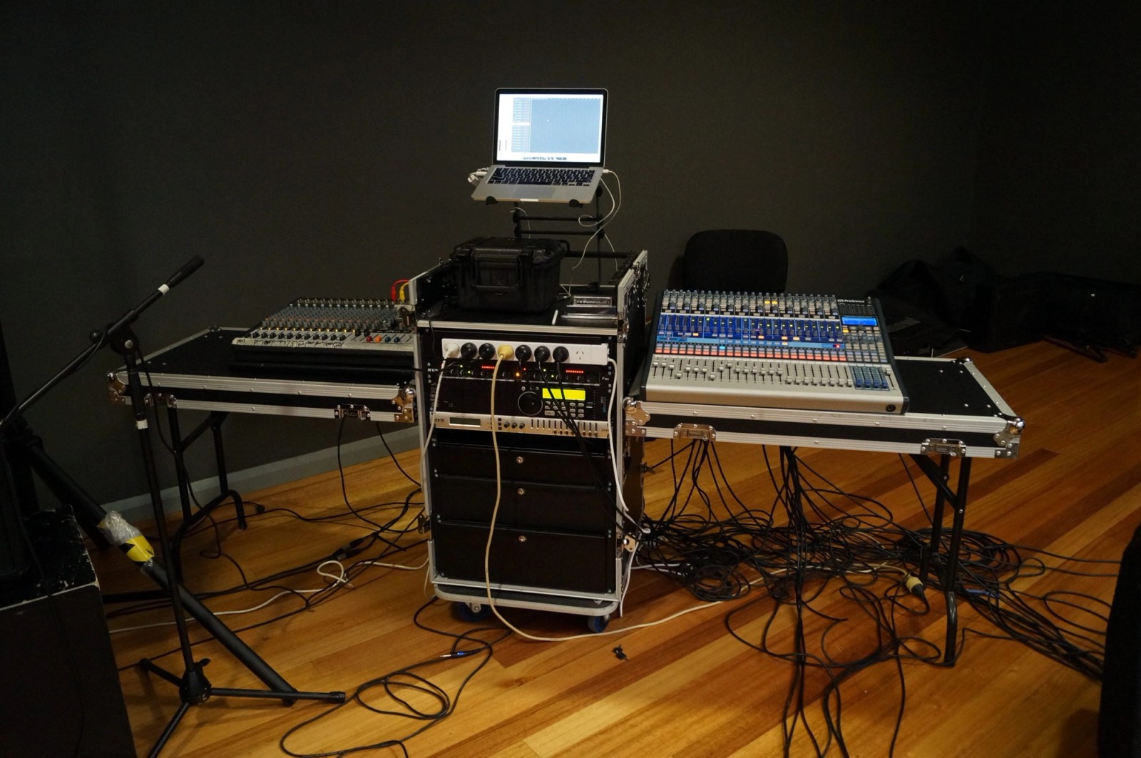 16u Workstation Rack Case With Foldout Tressle Tables