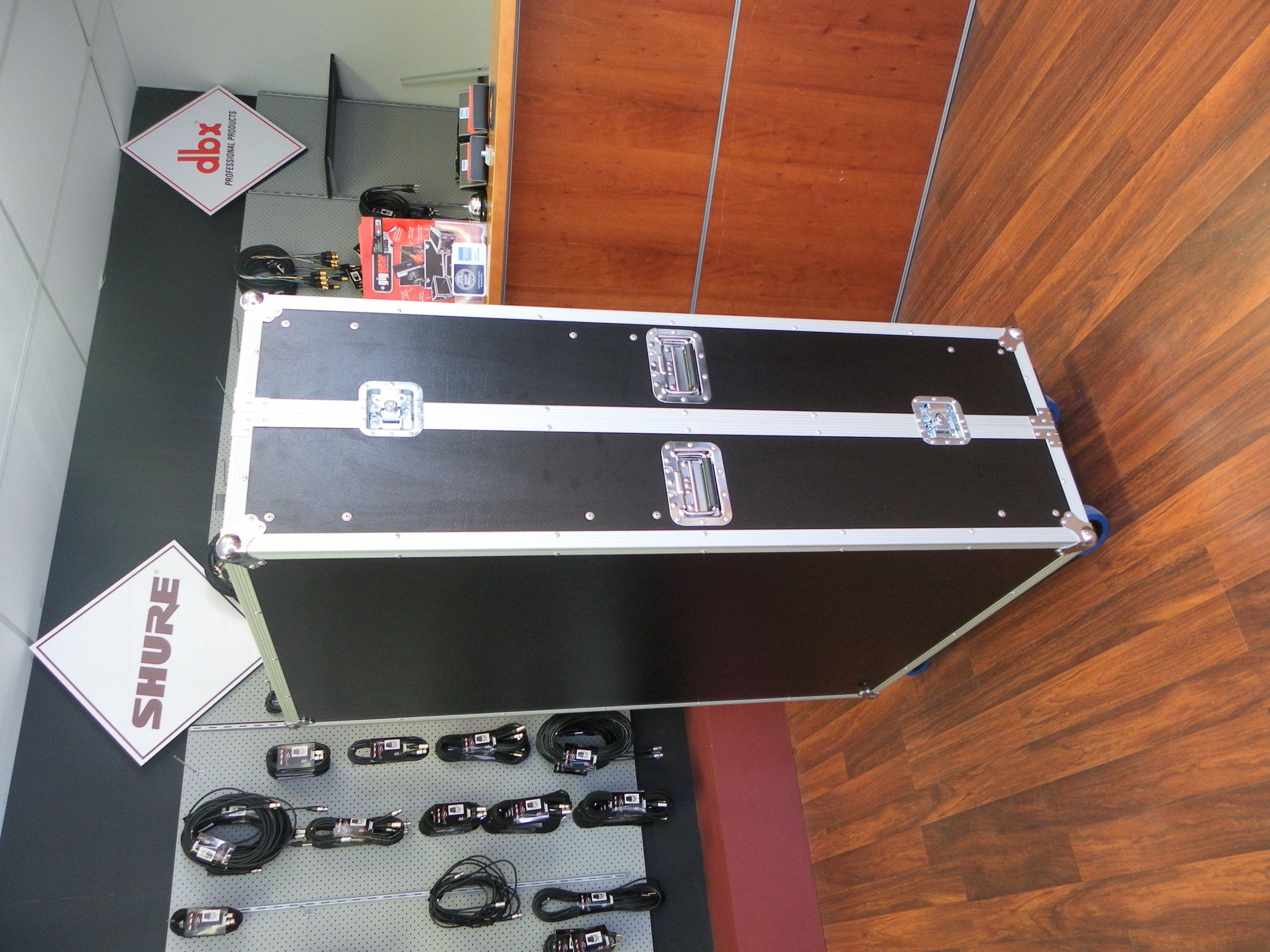 Custom 50/50 Hinged Road Cases With Mounting Board (view 6 of 9)