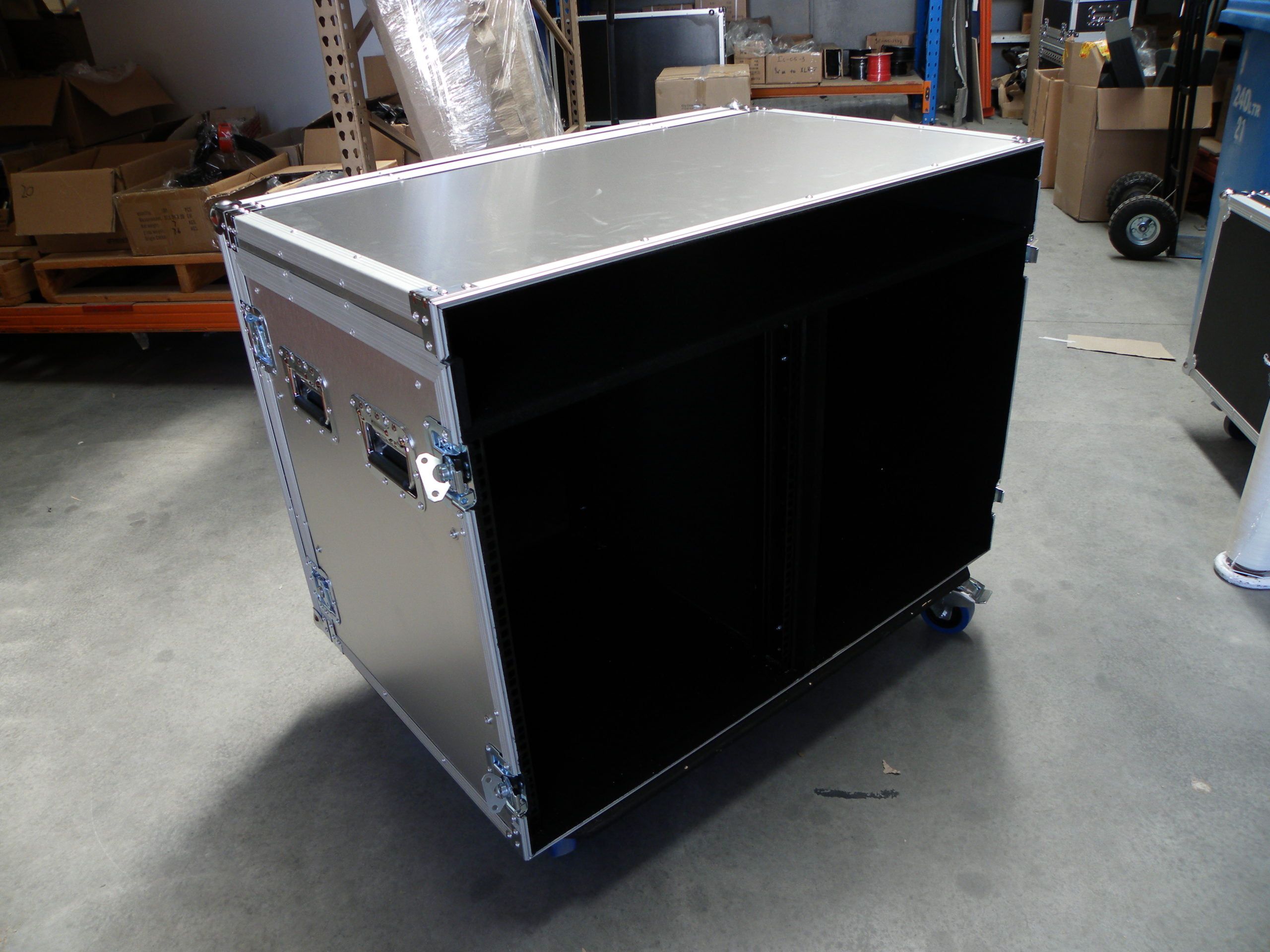 Custom Aluminium Rack Road Case Workstation (view 6 of 7)
