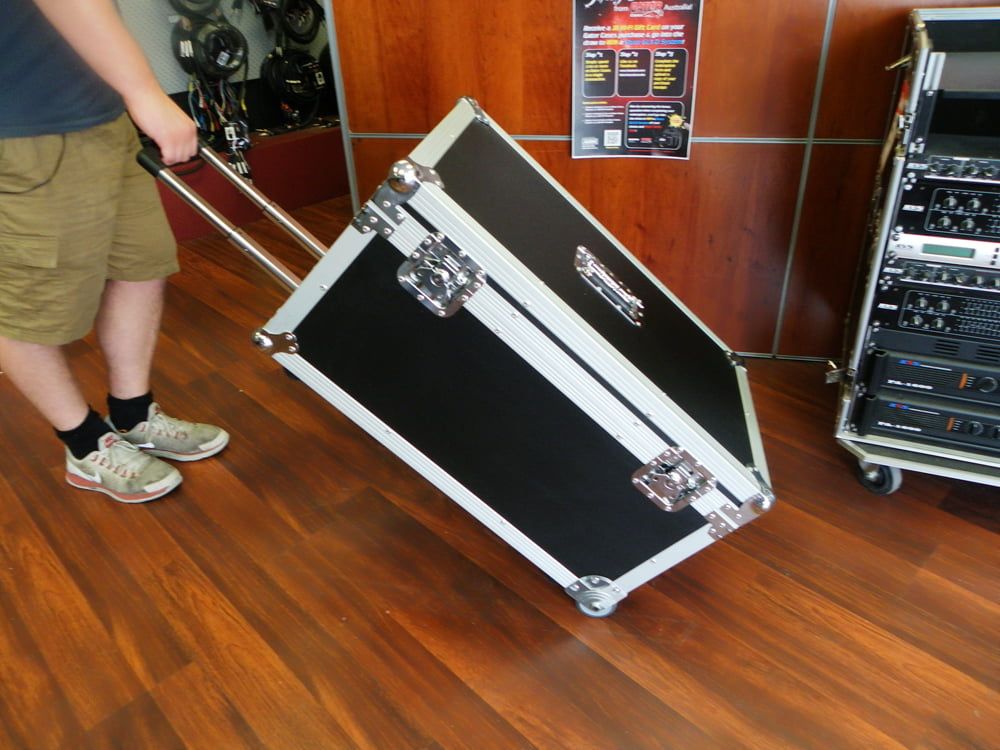 Flite Panel Laptop Roller Packer Road Case With Extendable Handles (view 2 of 3)