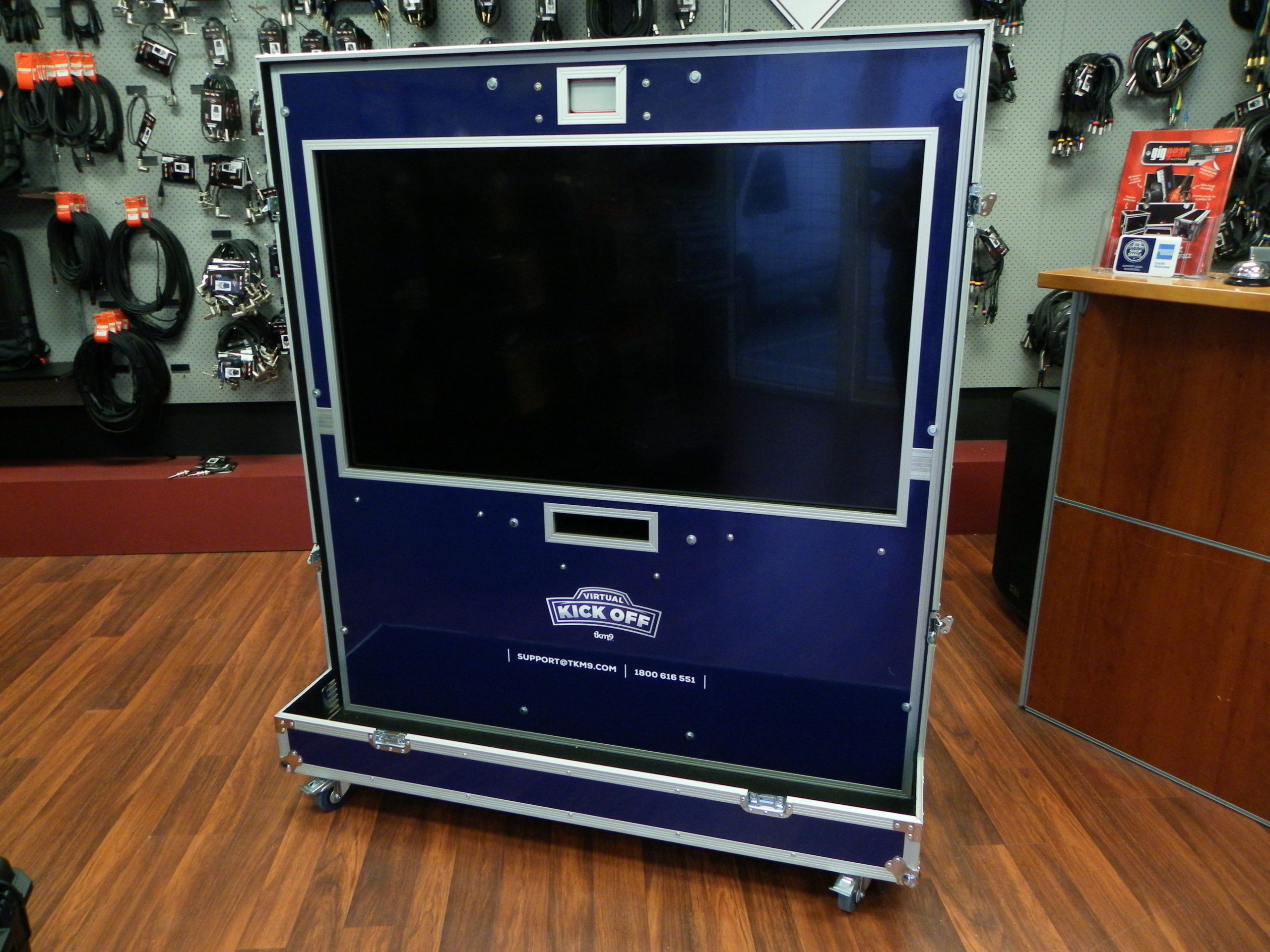 Custom Interactive Mounted Screen Road Case Unit (view 6 of 7)