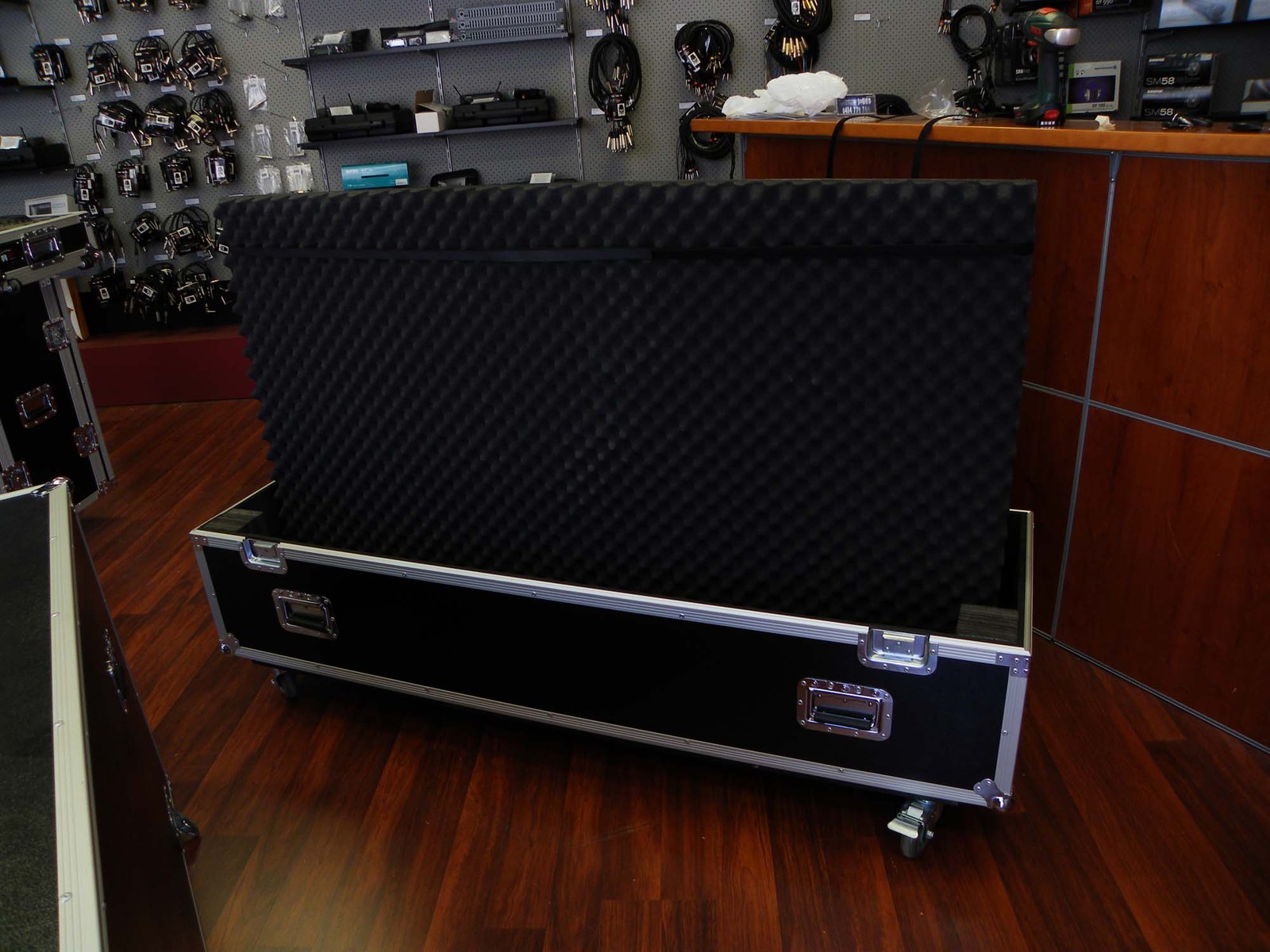 Custom Screen Road Case For Plasma A_Frame Style