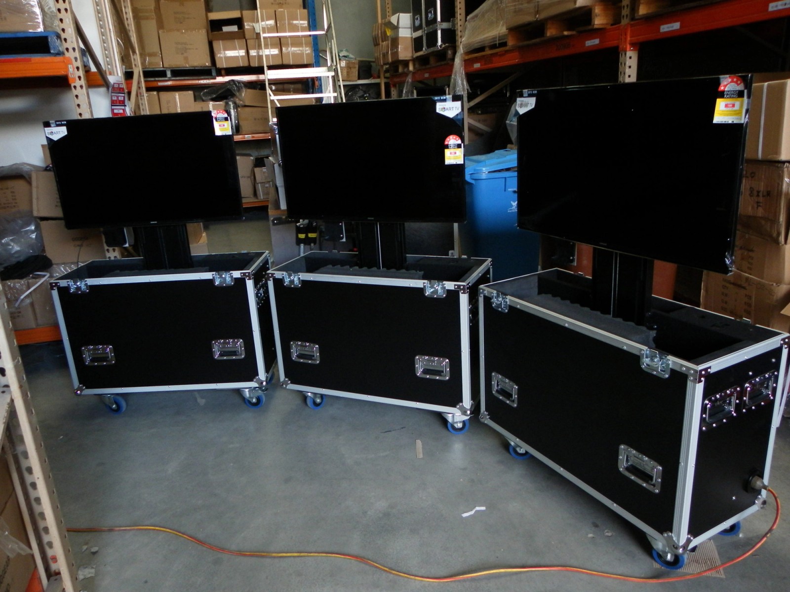 Custom Screen Road Case With Remote Controlled Screen Lift