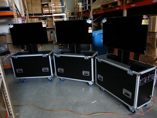 Custom Screen Road Case With Remote Controlled Screen Lift