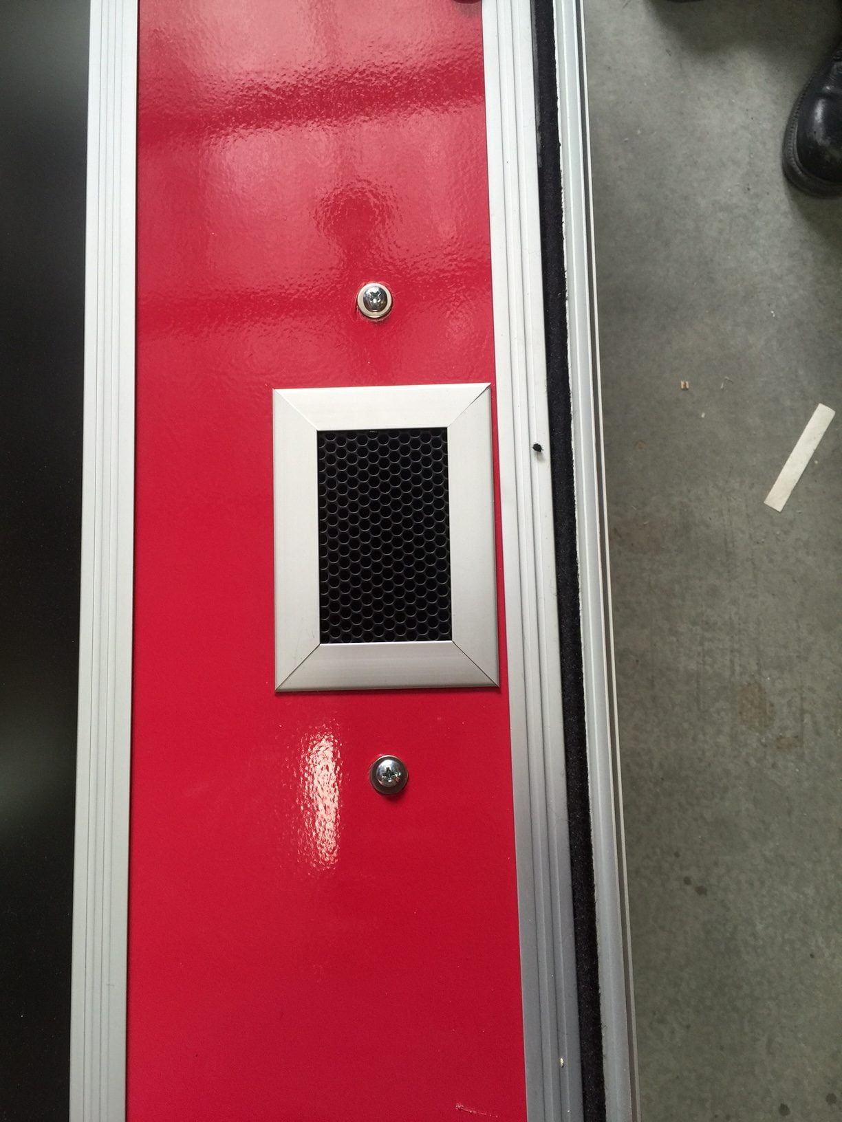 Custom Mounted Screen Road Case With Red Plywood Laminate (view 4 of 15)