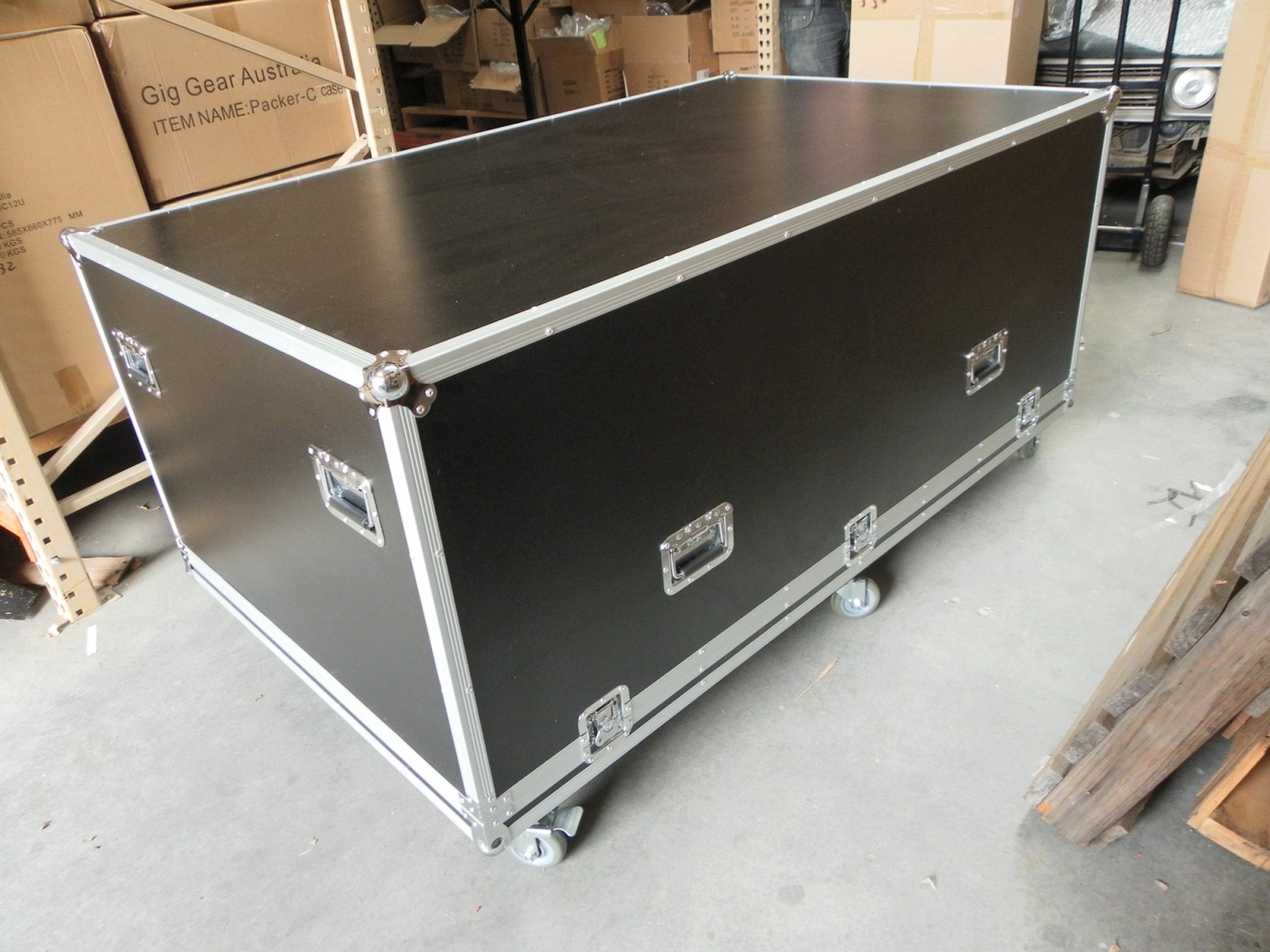 Large lift off lid packer on 6 wheels