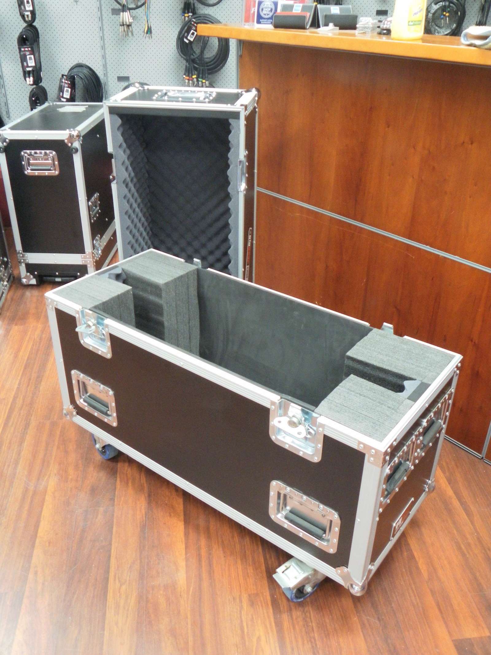 Custom Screen Road Case For 40inch LCD
