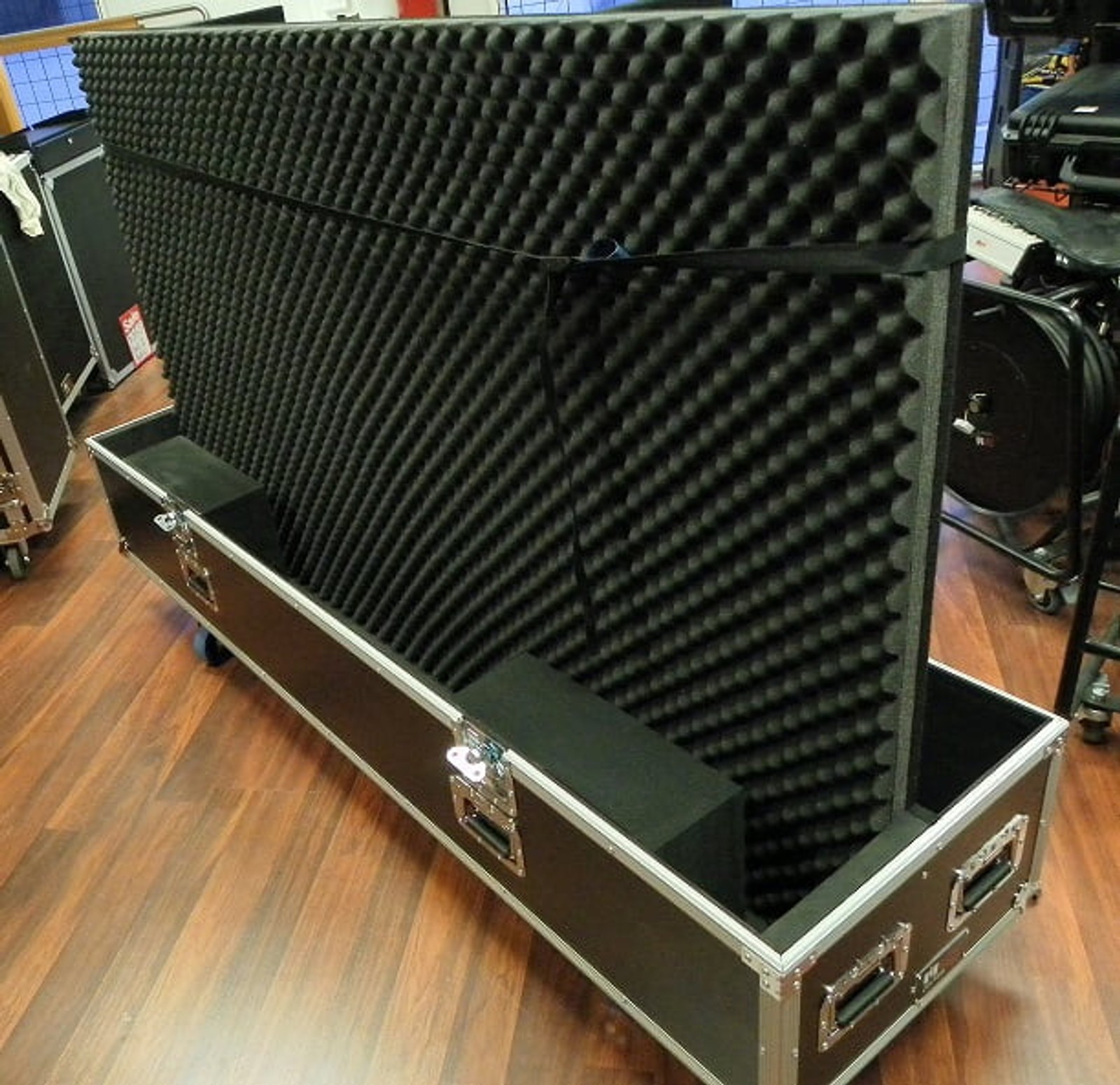 Custom 84inch Screen Case Road Case