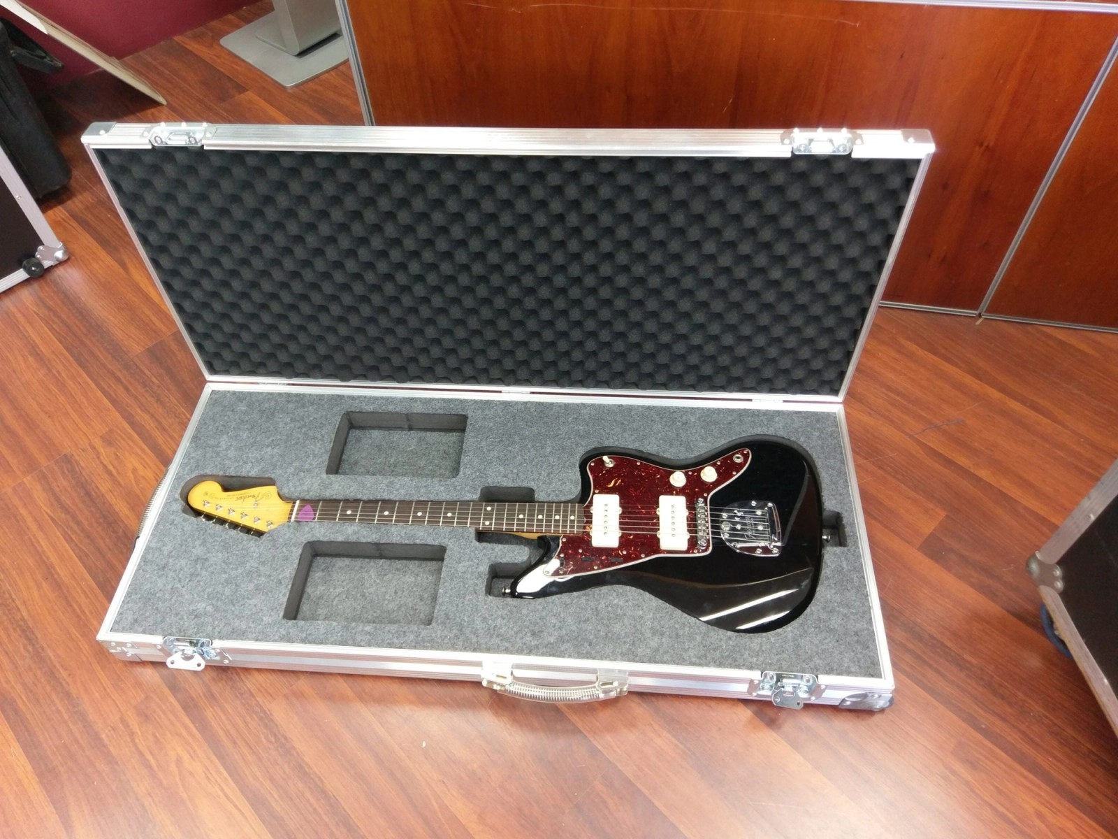 Custom Fender Jazzmaster Flightcase With Custom Foam Insert