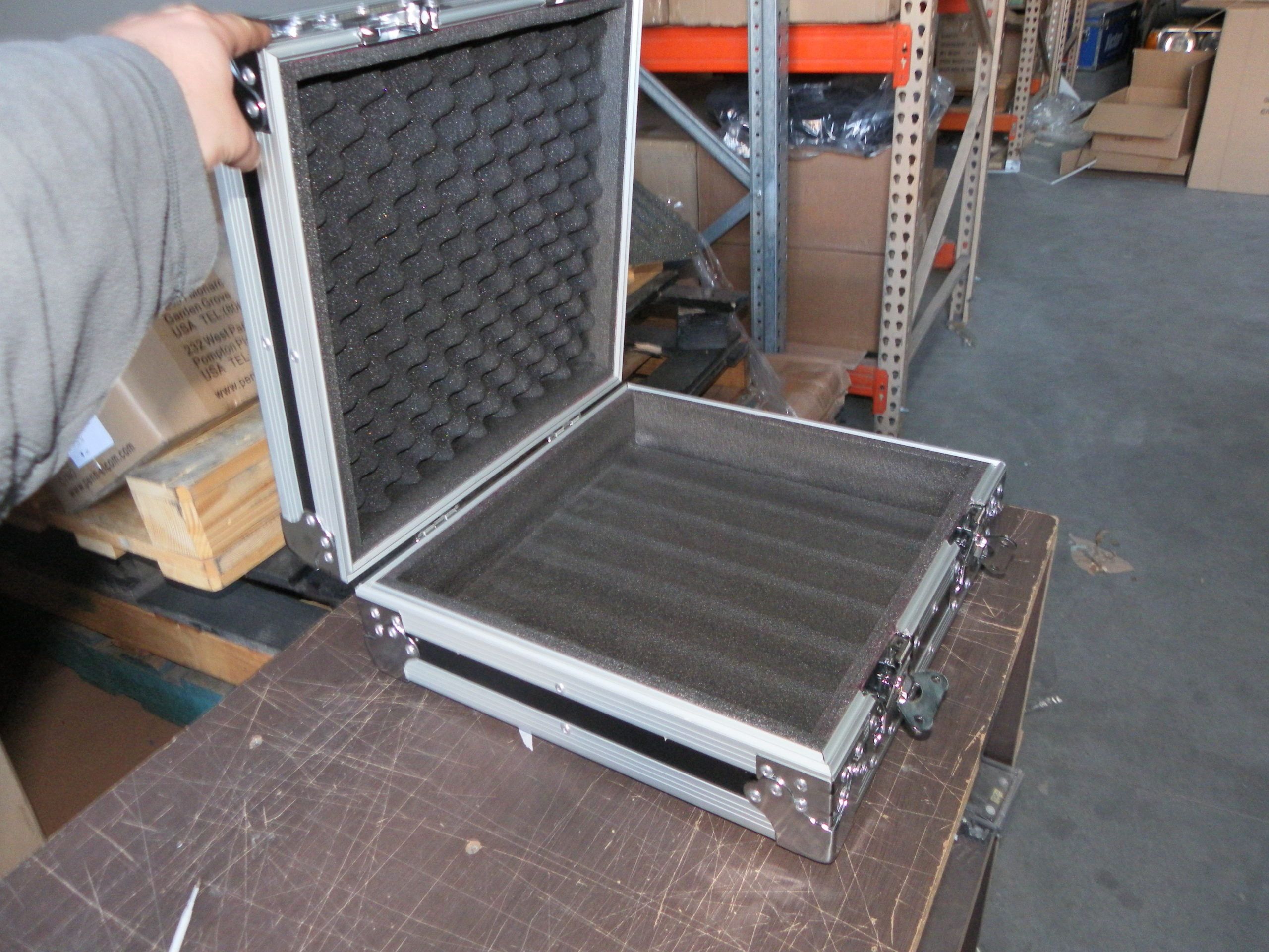 Aluminium Briefcase with Removable Knock Down Hinge Lid (view 4 of 6)