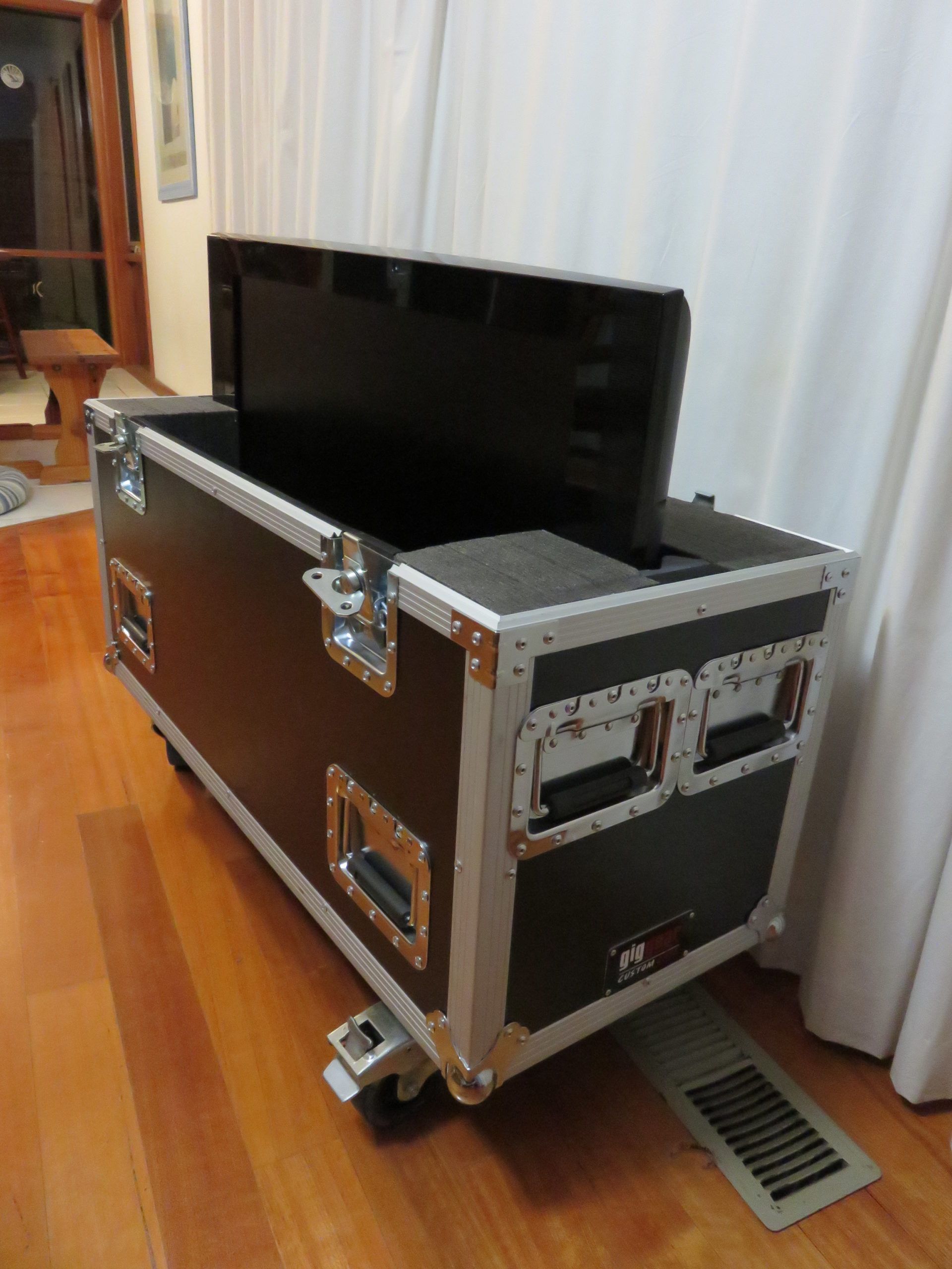 Custom Road Case For Samsung Screen (view 5 of 6)