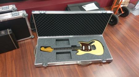 Fender Mustang Flight Case With Custom Foam Insert