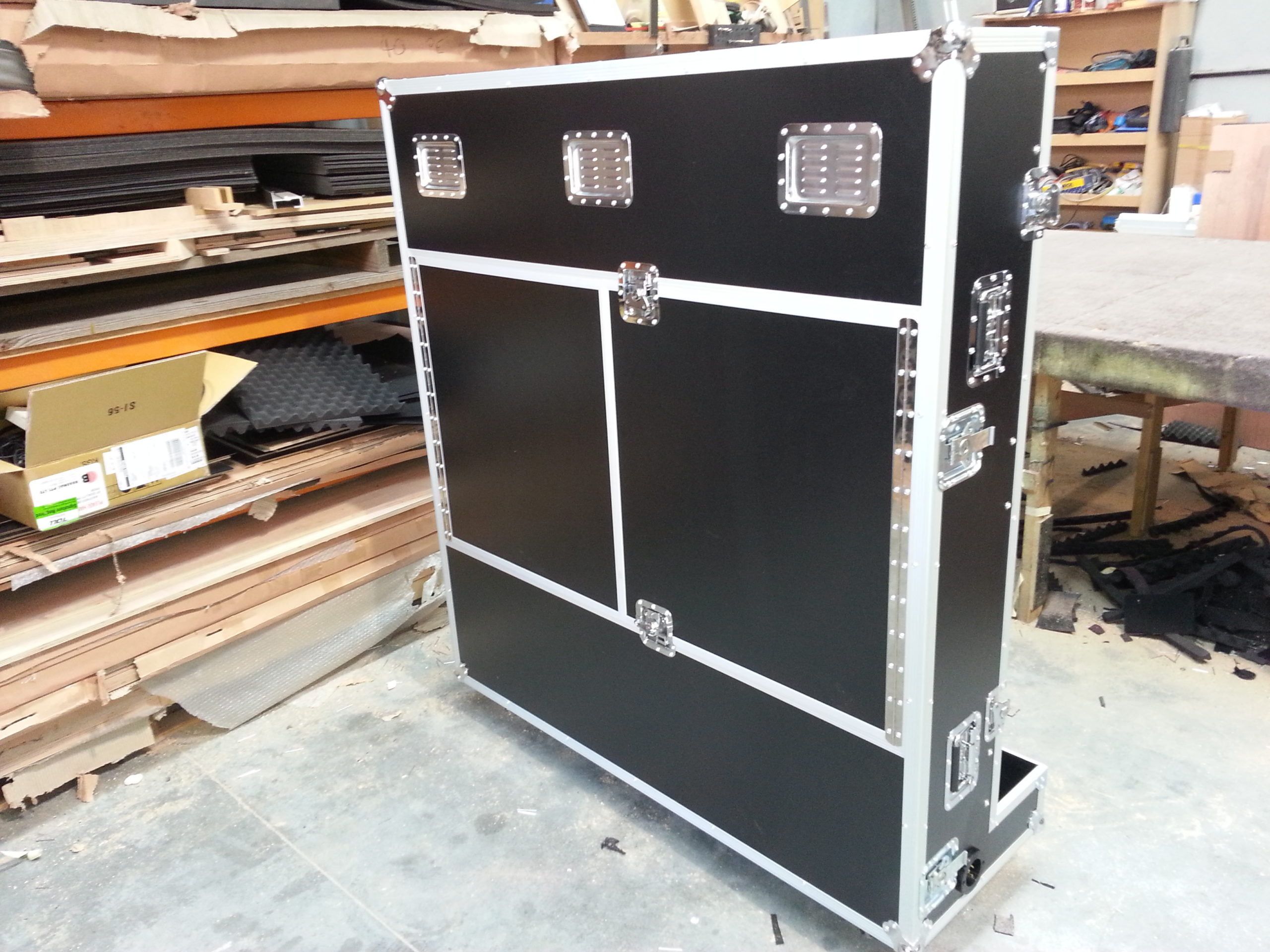 Custom Interactive Mounted Screen Road Case Unit (view 2 of 7)