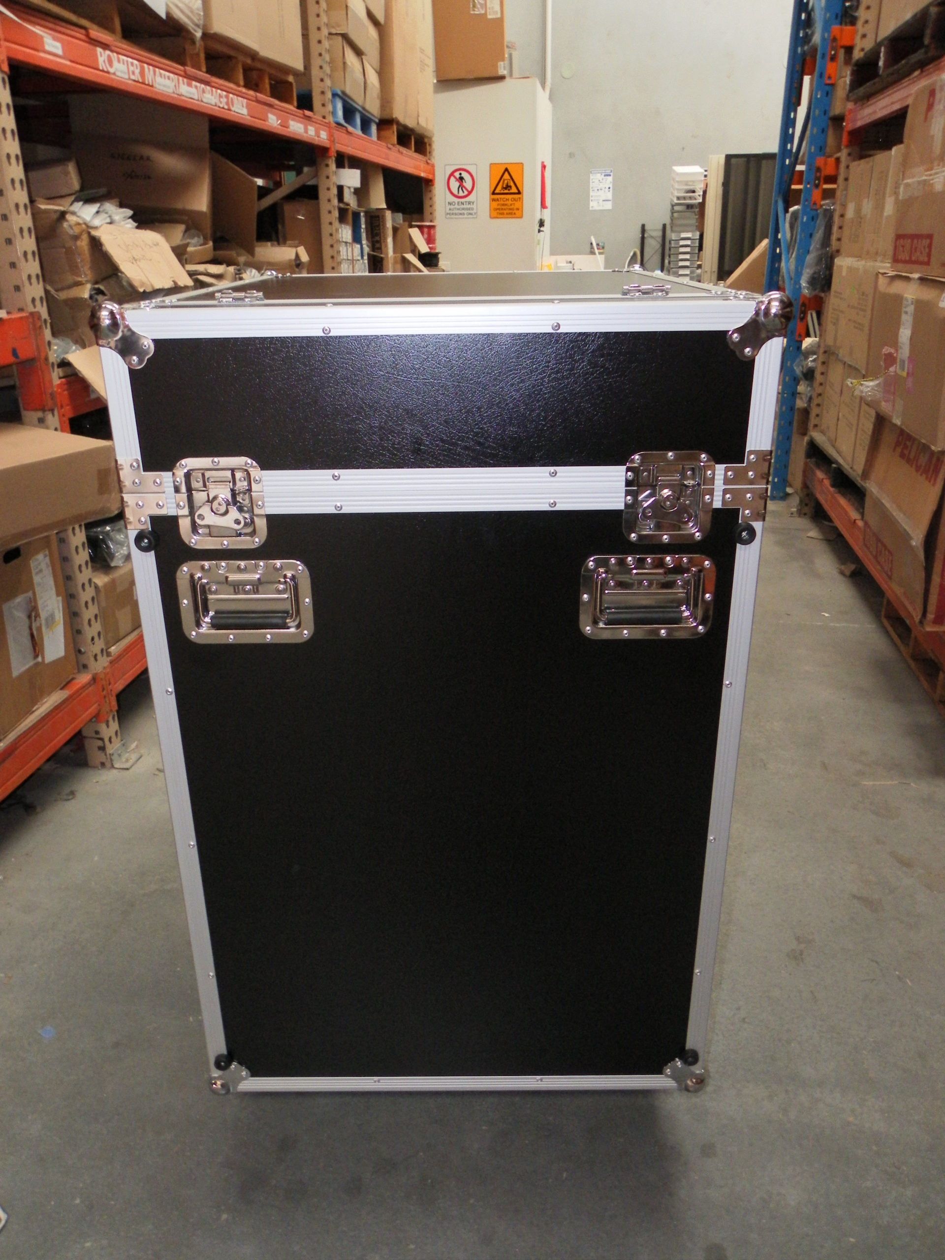 Large Front Loading Packer Case with Internal Shelving (view 5 of 5)