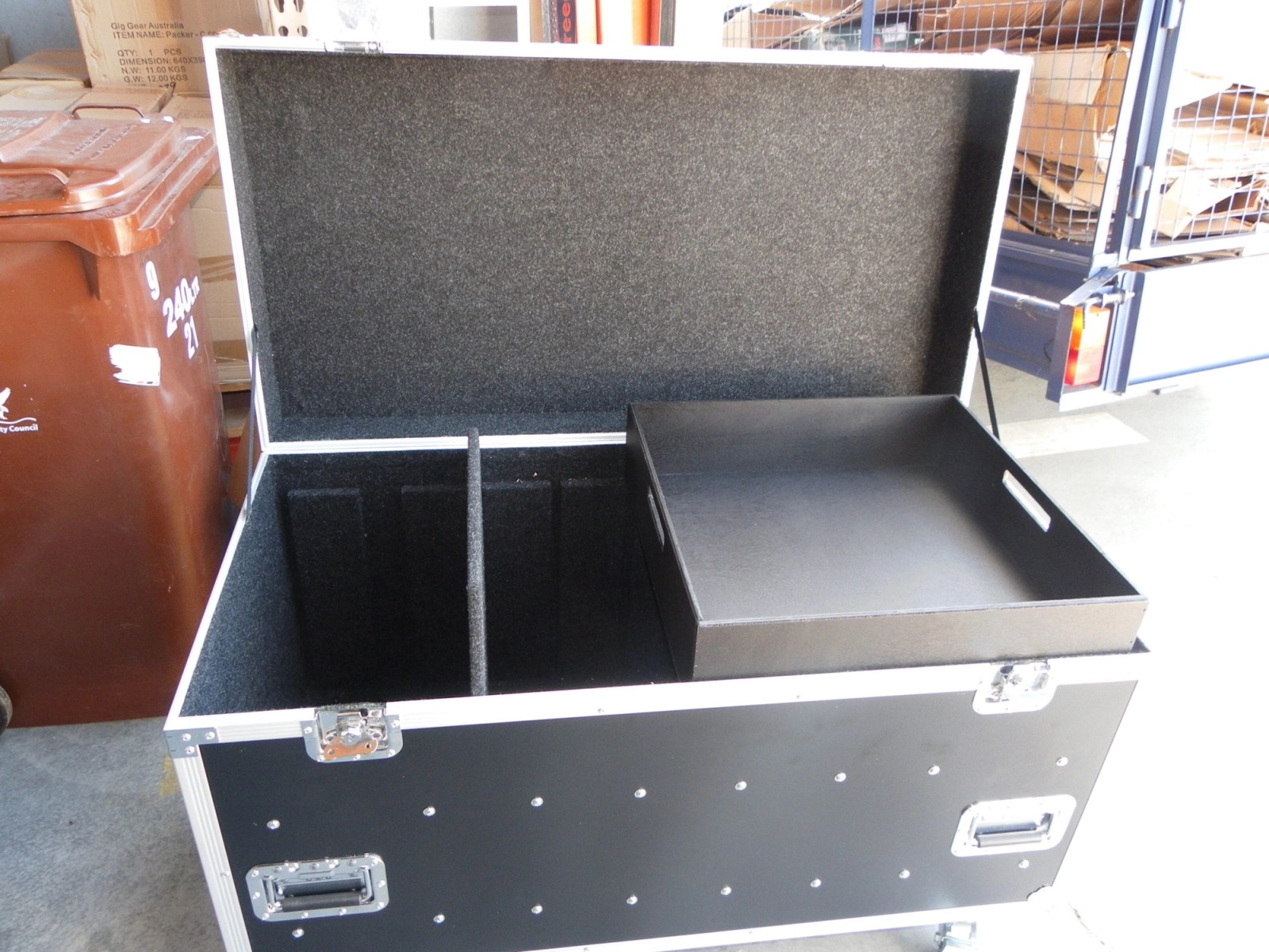 Custom Top Loading Packer Case With Movable Dividers & Drop Tray