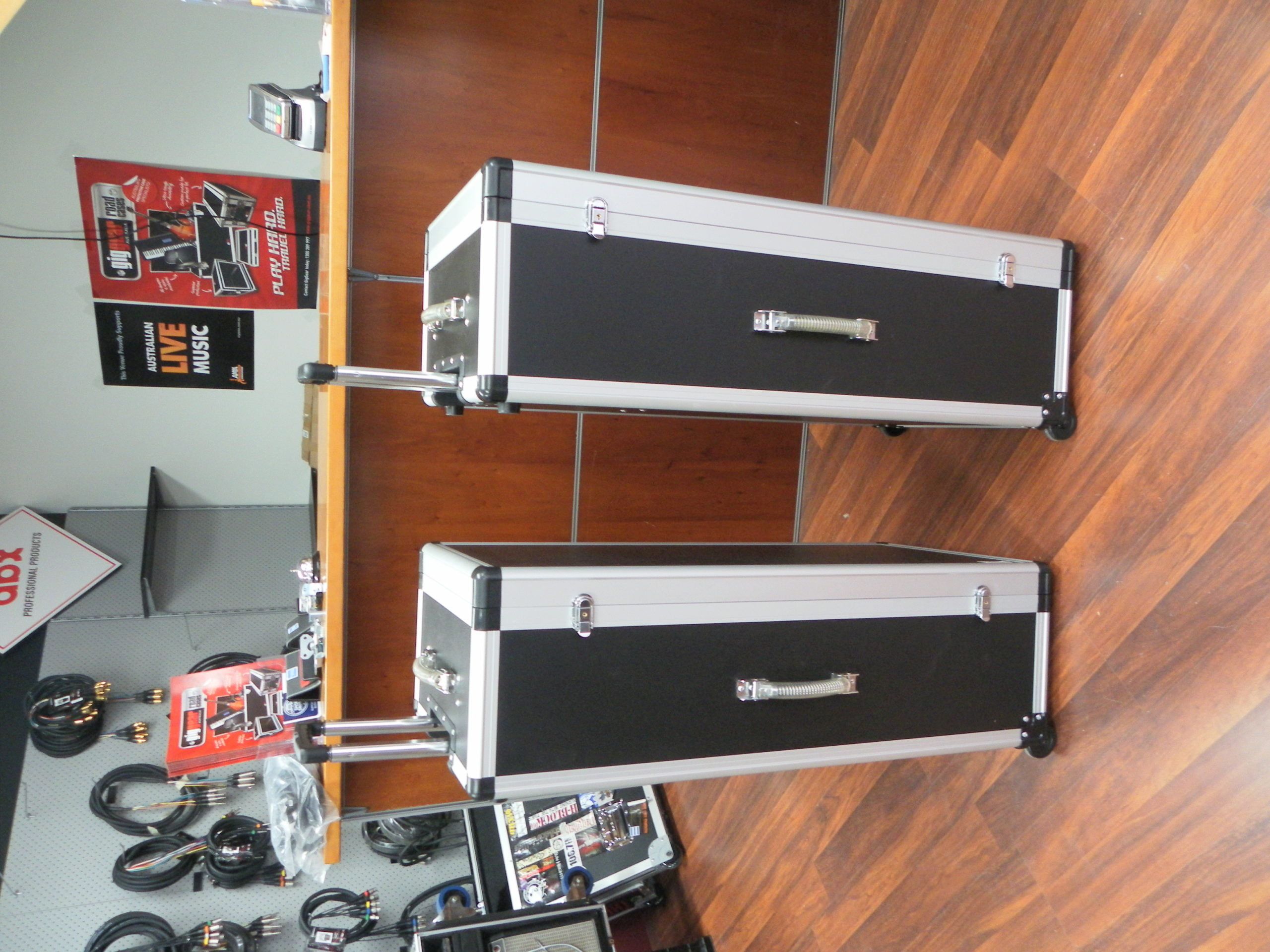 N Style Briefcase With Extendable Handles (view 3 of 4)