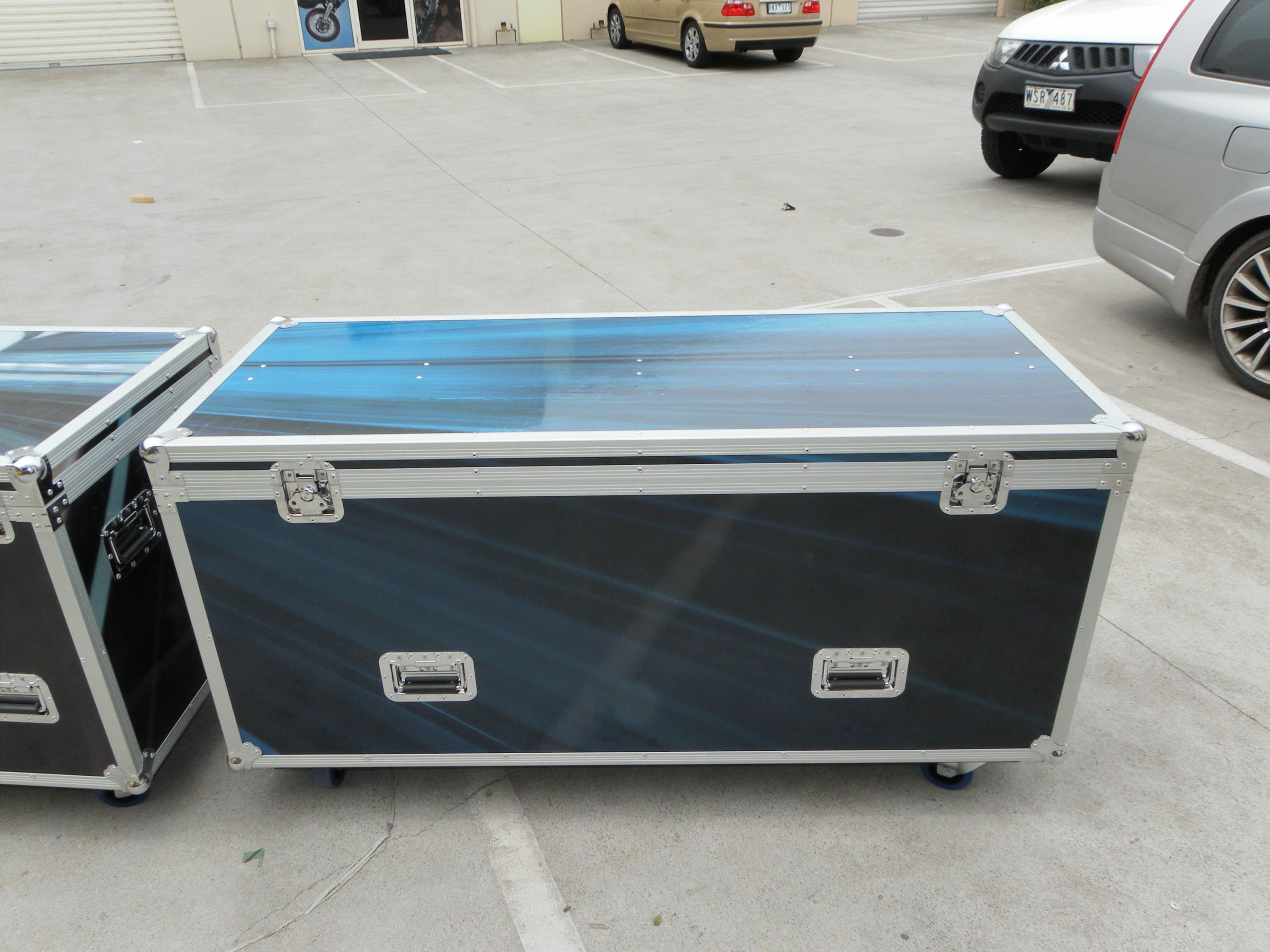 Custom Road Case Top Loading Packer With Full Vinyl Wrap (view 5 of 8)